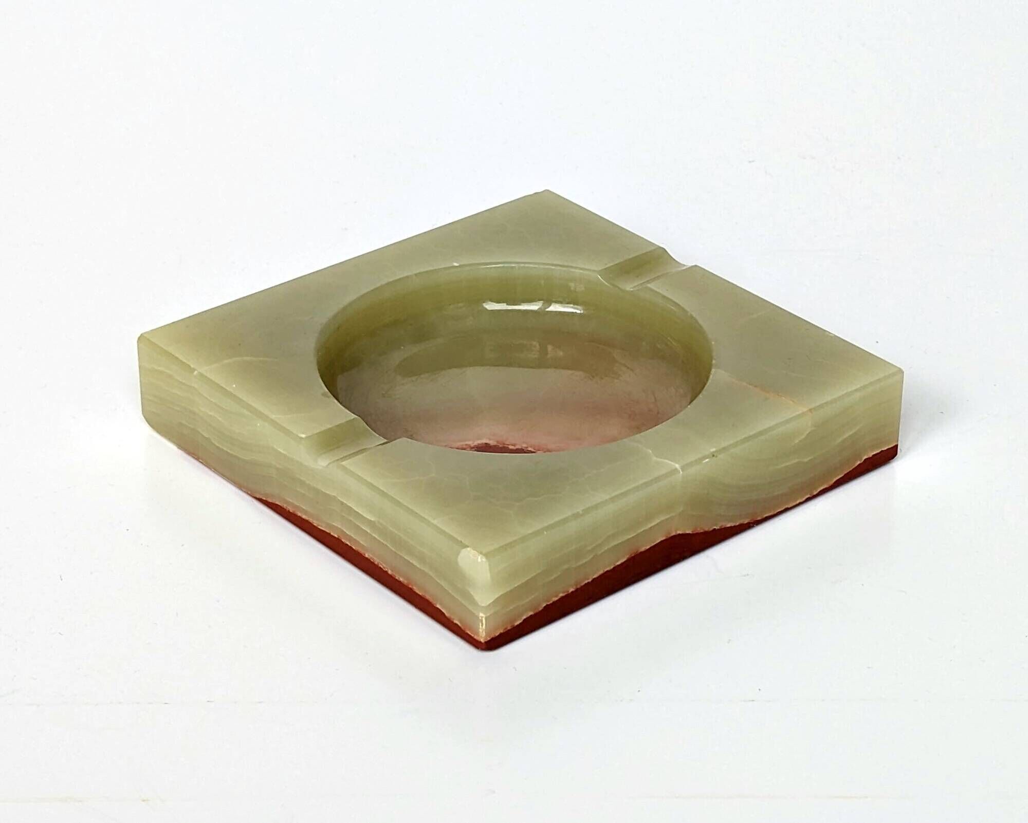 ​Italian ashtray in green and red onyx - 15 cm x 15 cm