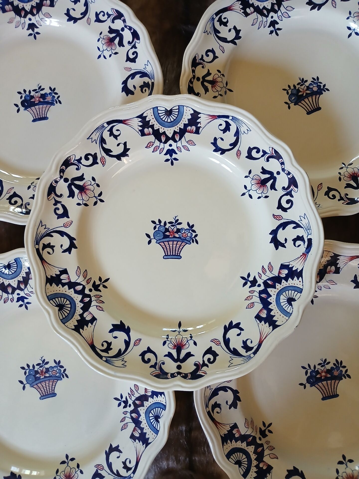 12 assiettes plates anciennes de Longchamp 