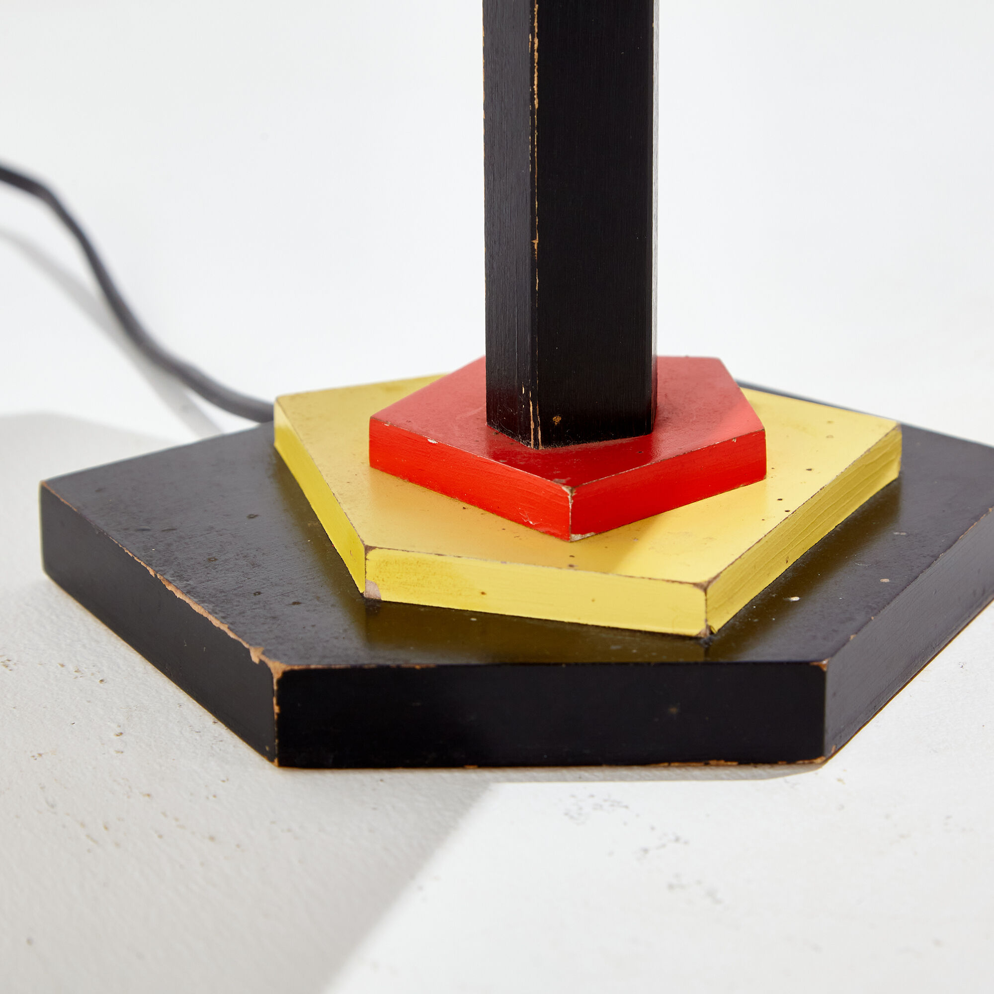 Geometric wooden table lamp