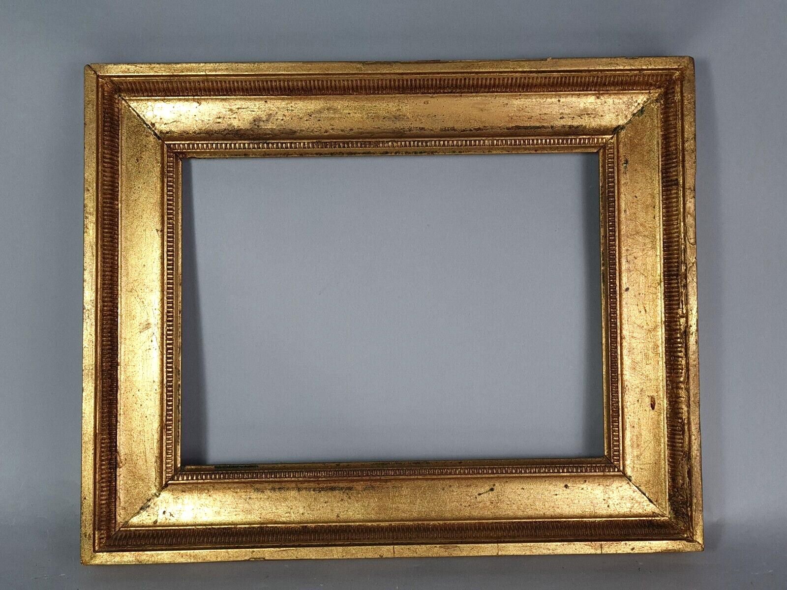 Cadre Photo Bois Doré 3F – Dimensions 47x42 Cm (feuillure 27x22 Cm) – Style Moderne Antique