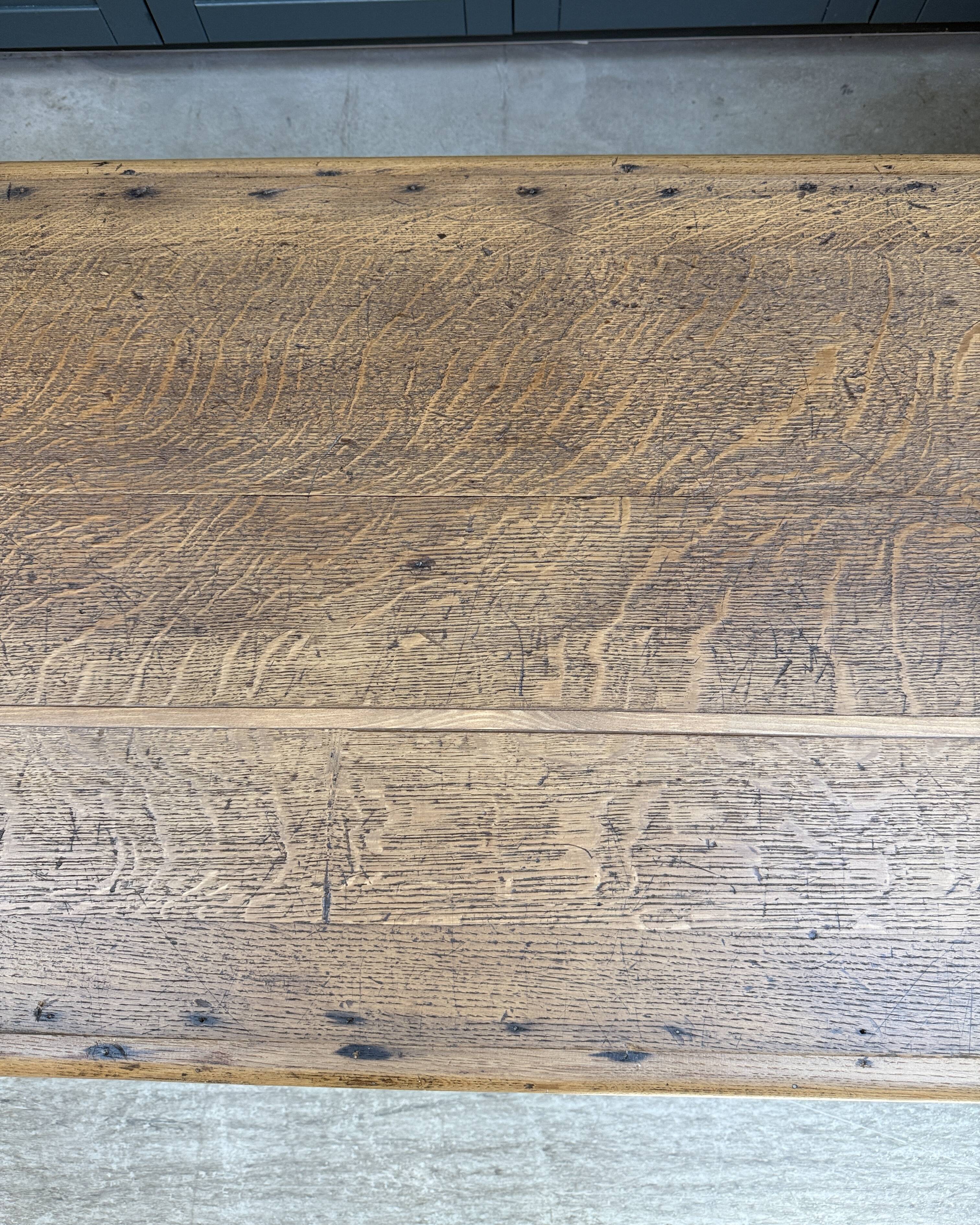 Farm table with turned legs in oak (renovated)