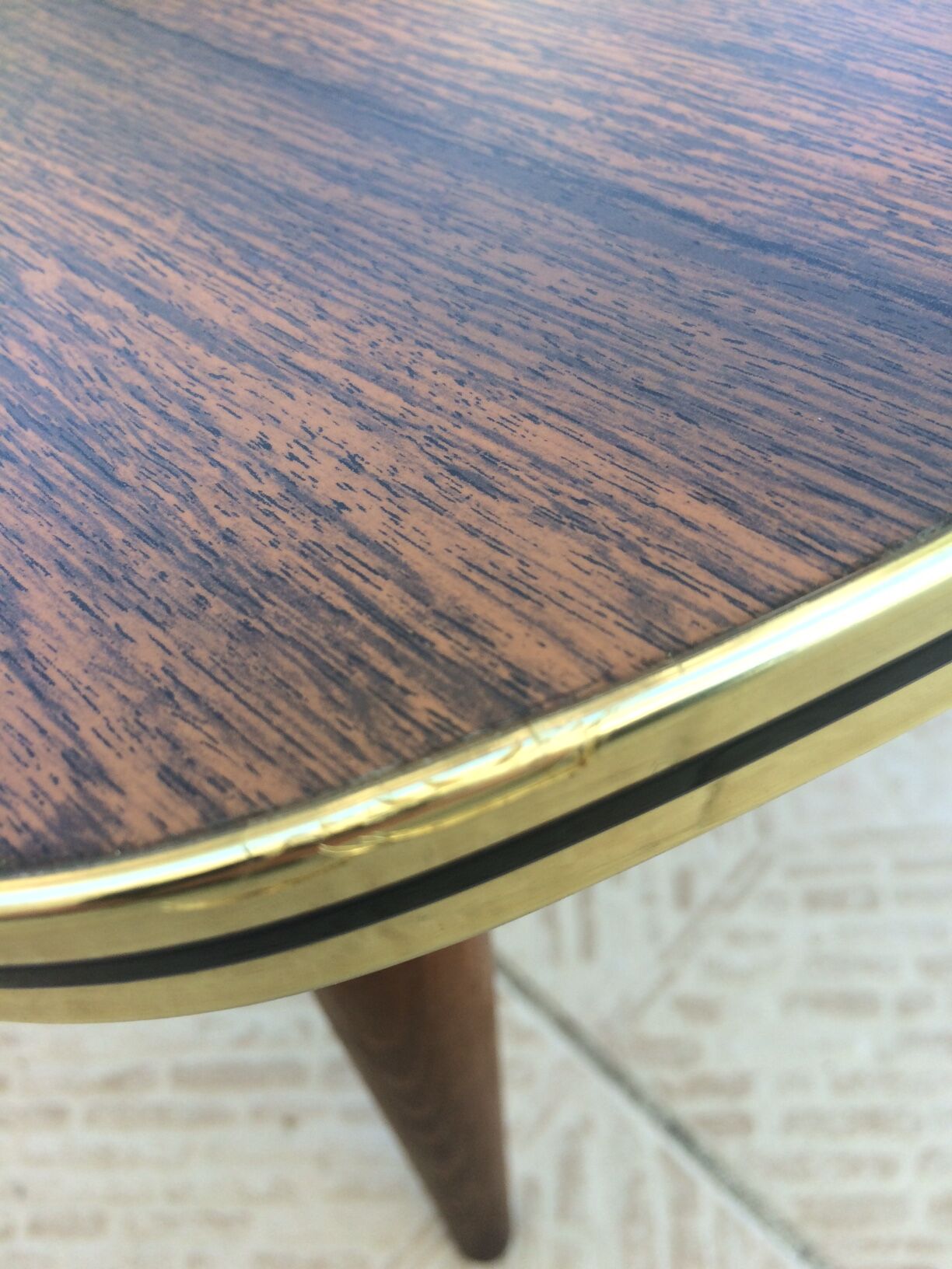 Side table in formica 60/70