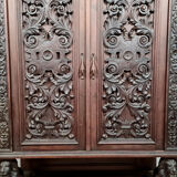 Renaissance cabinet in solid walnut entirely carved around 1850