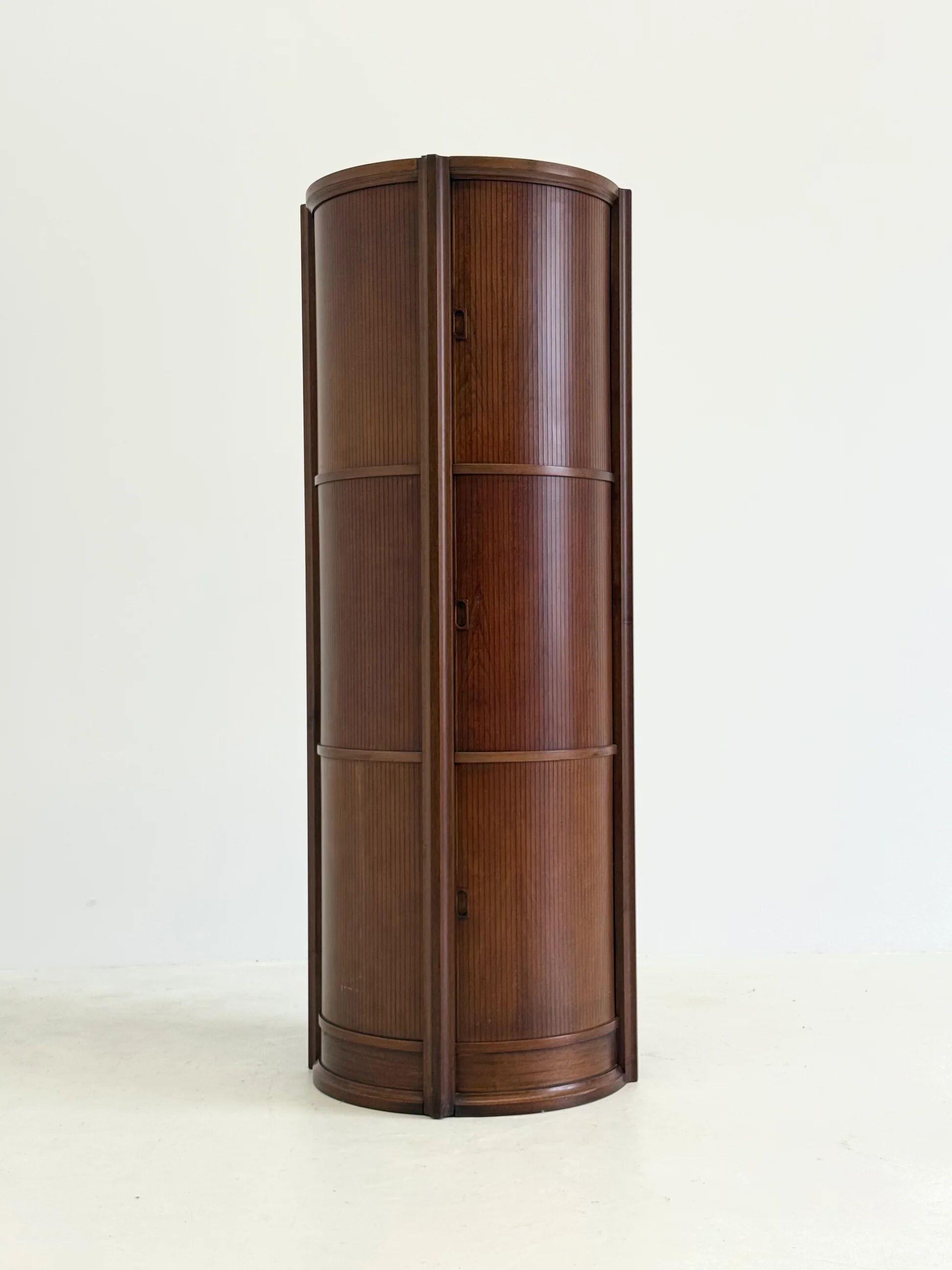 Sculptural Italian bar and storage cabinet by Gianfranco Frattini