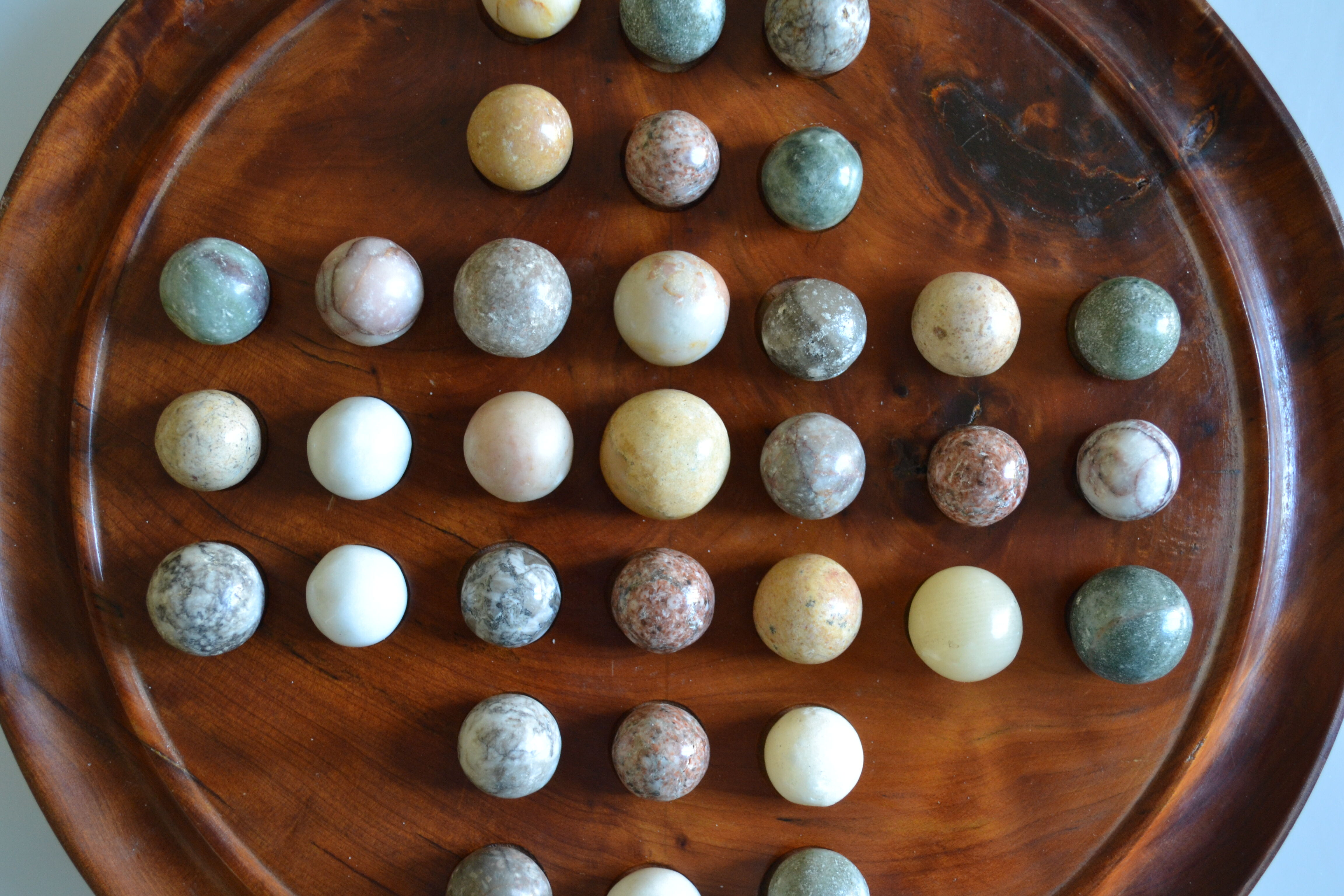 Solitaire game in exotic wood and semi-precious stones