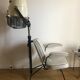 Fauteuil de coiffeur vintage avec casque transformé en lampe