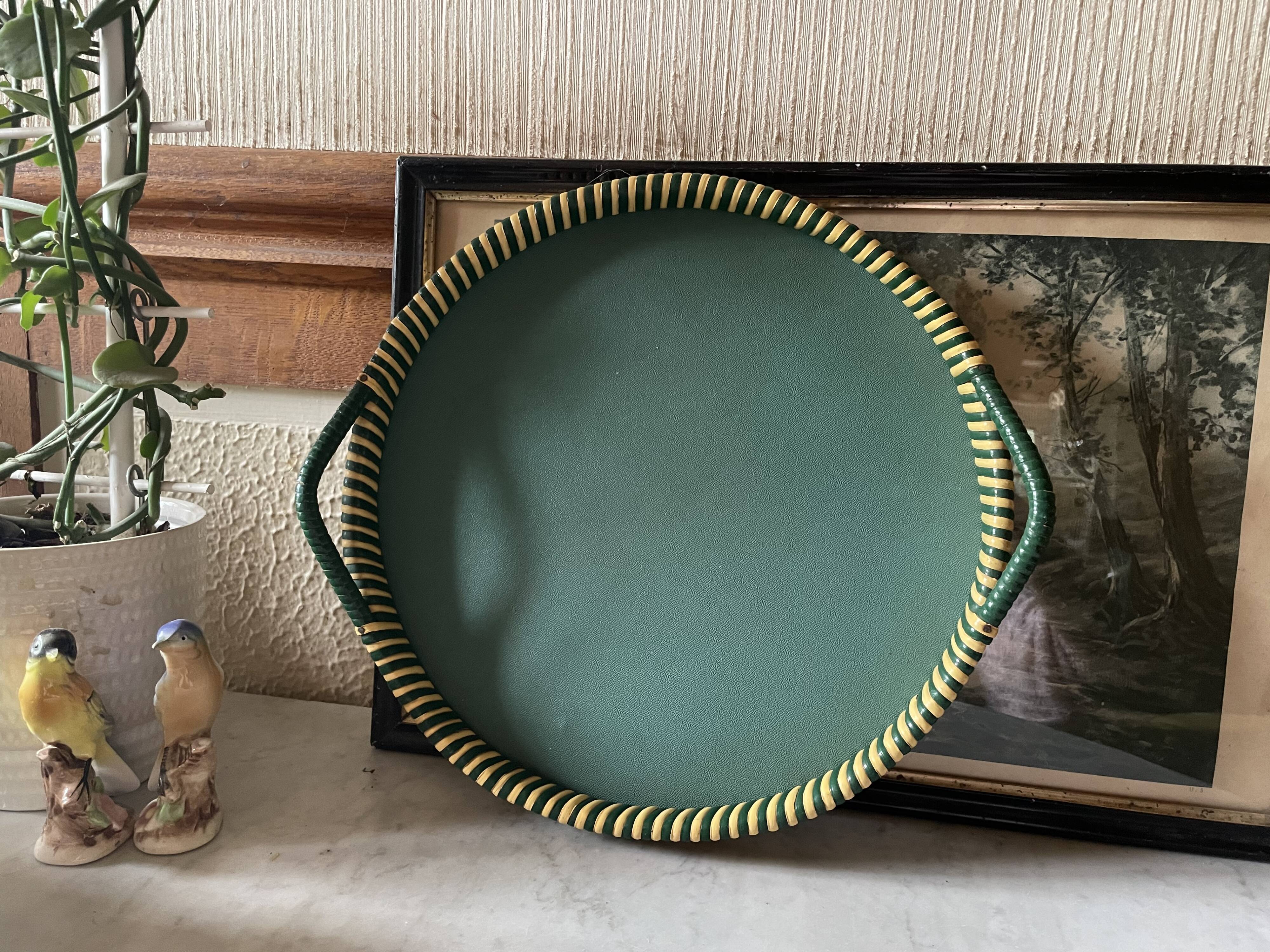 Wood and scoubidou tray