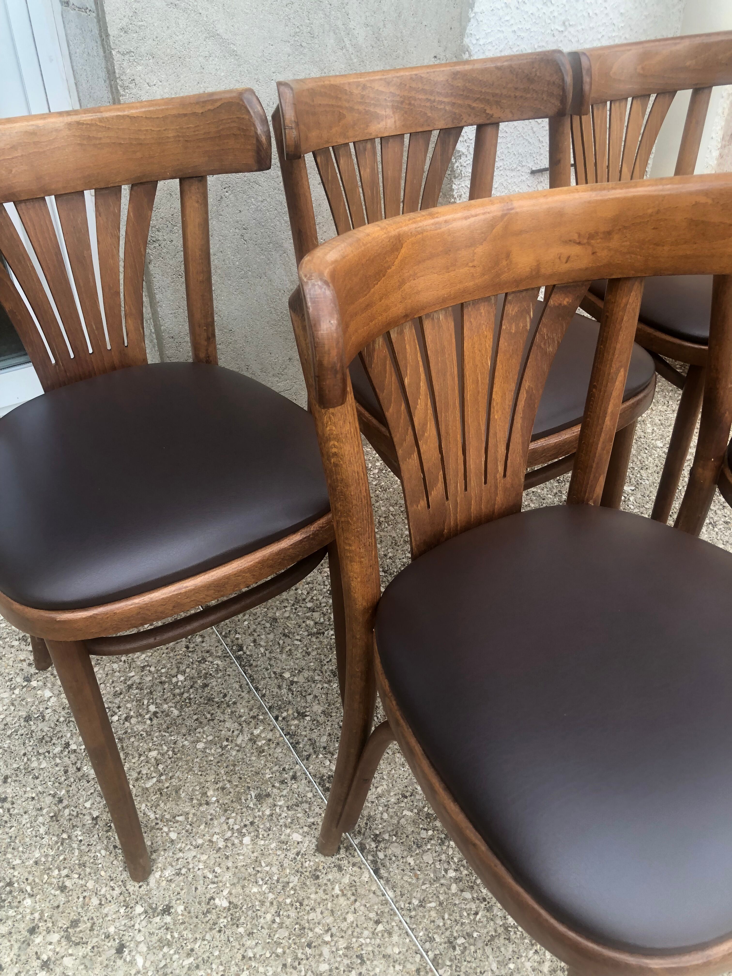 Suite de 5 chaises bistrot (assises neuves)