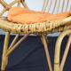 Fauteuil en osier enfant avec coussin orange