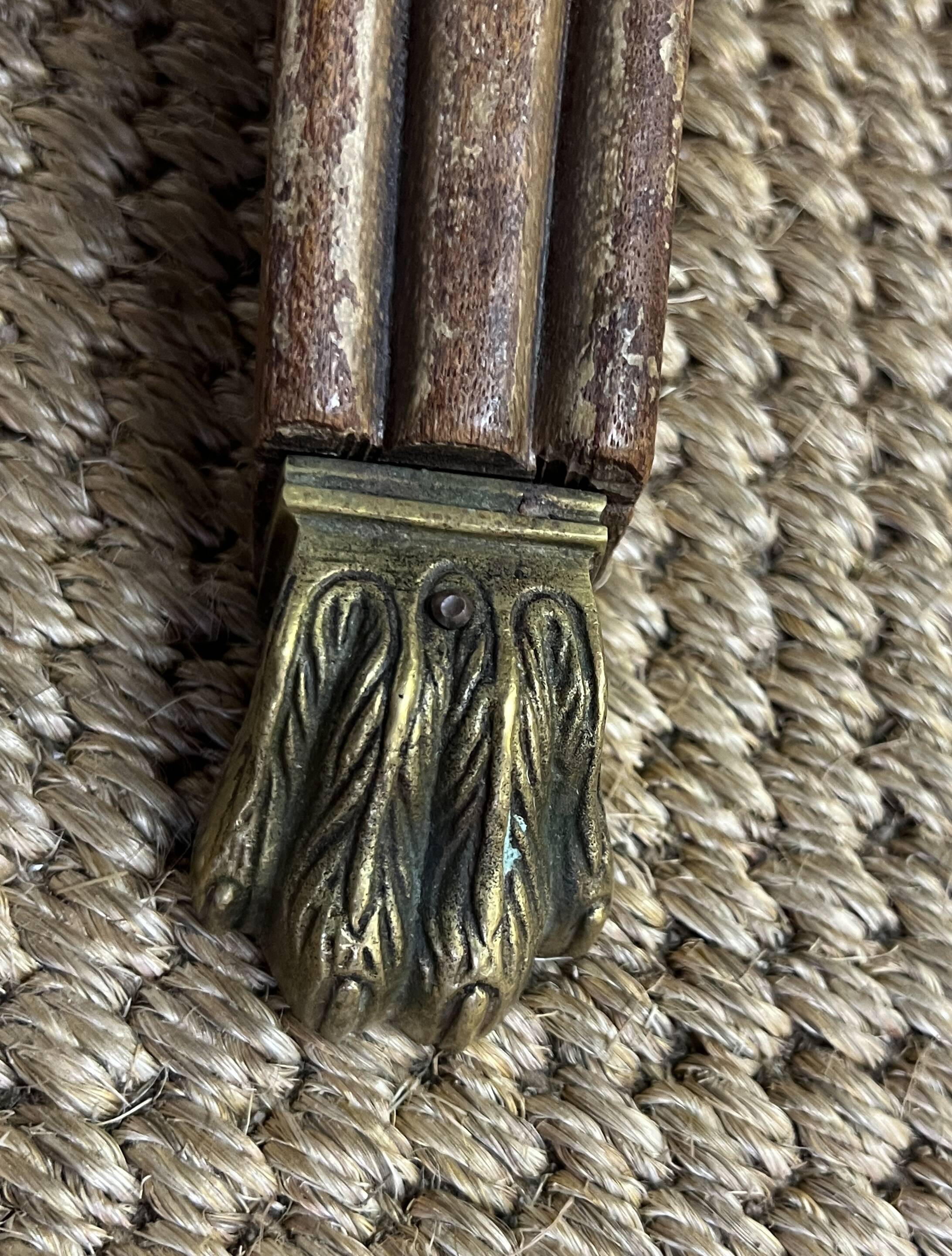 Empire style round table "Lion's Paws"