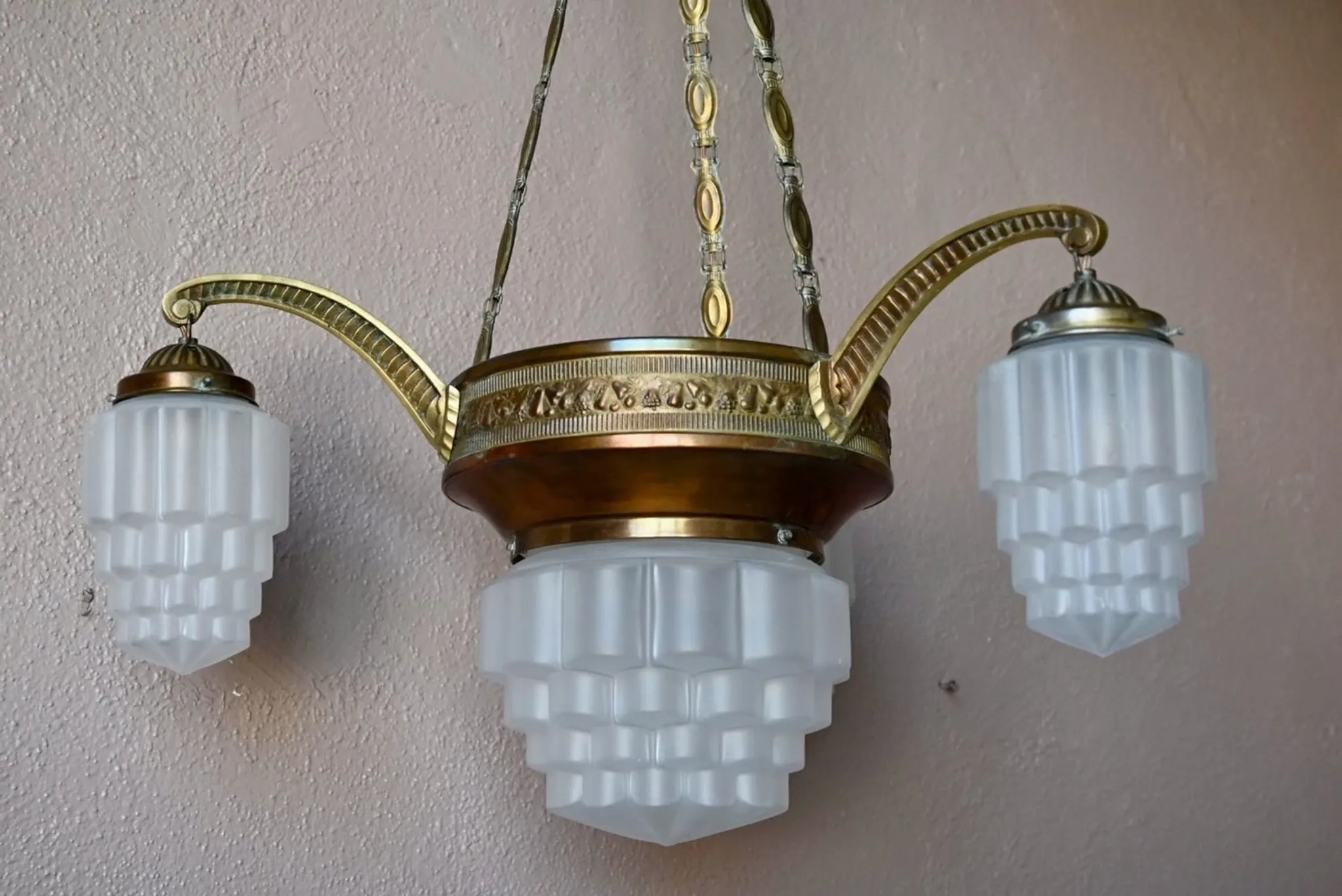 Art Deco lustre in brass and frosted pressed glass from the 1930s.