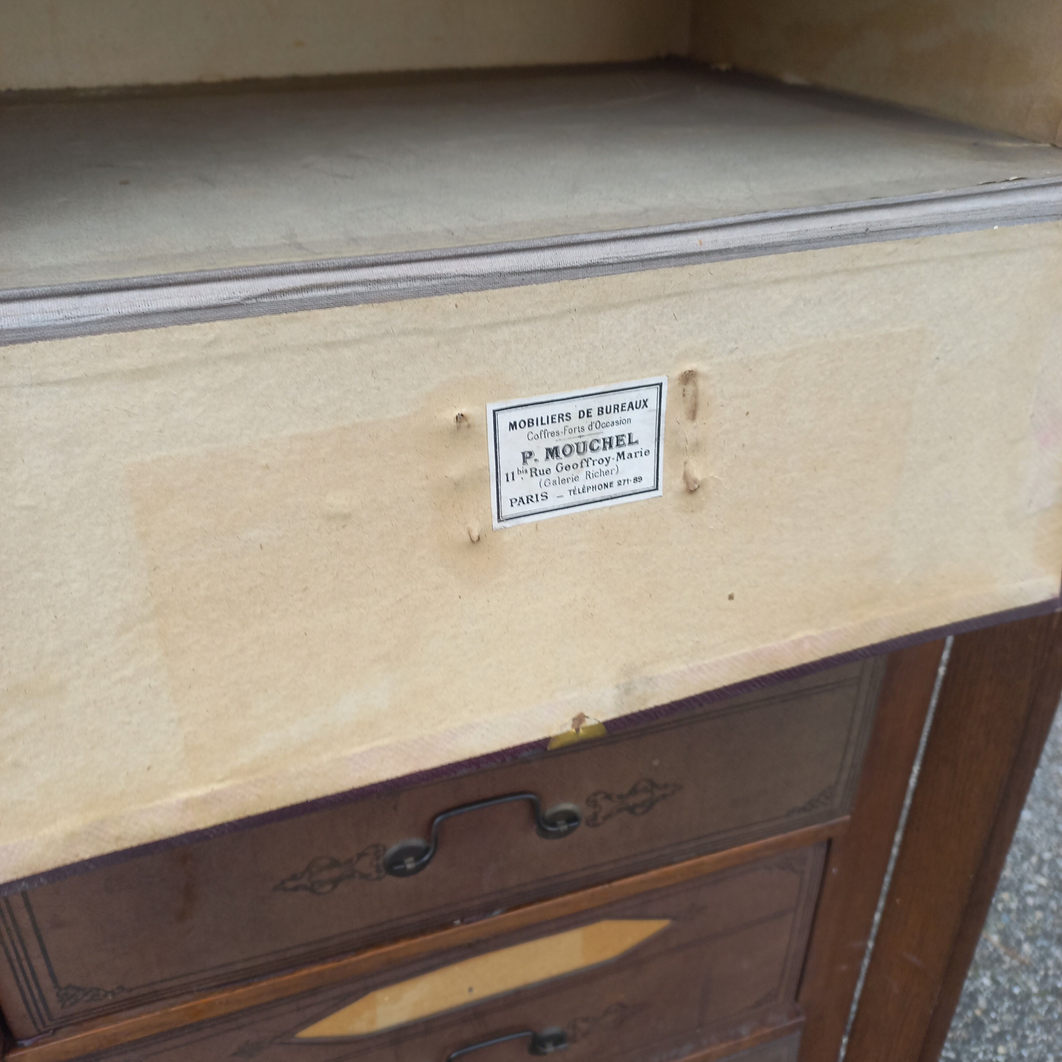 Herbalist cardboard maker