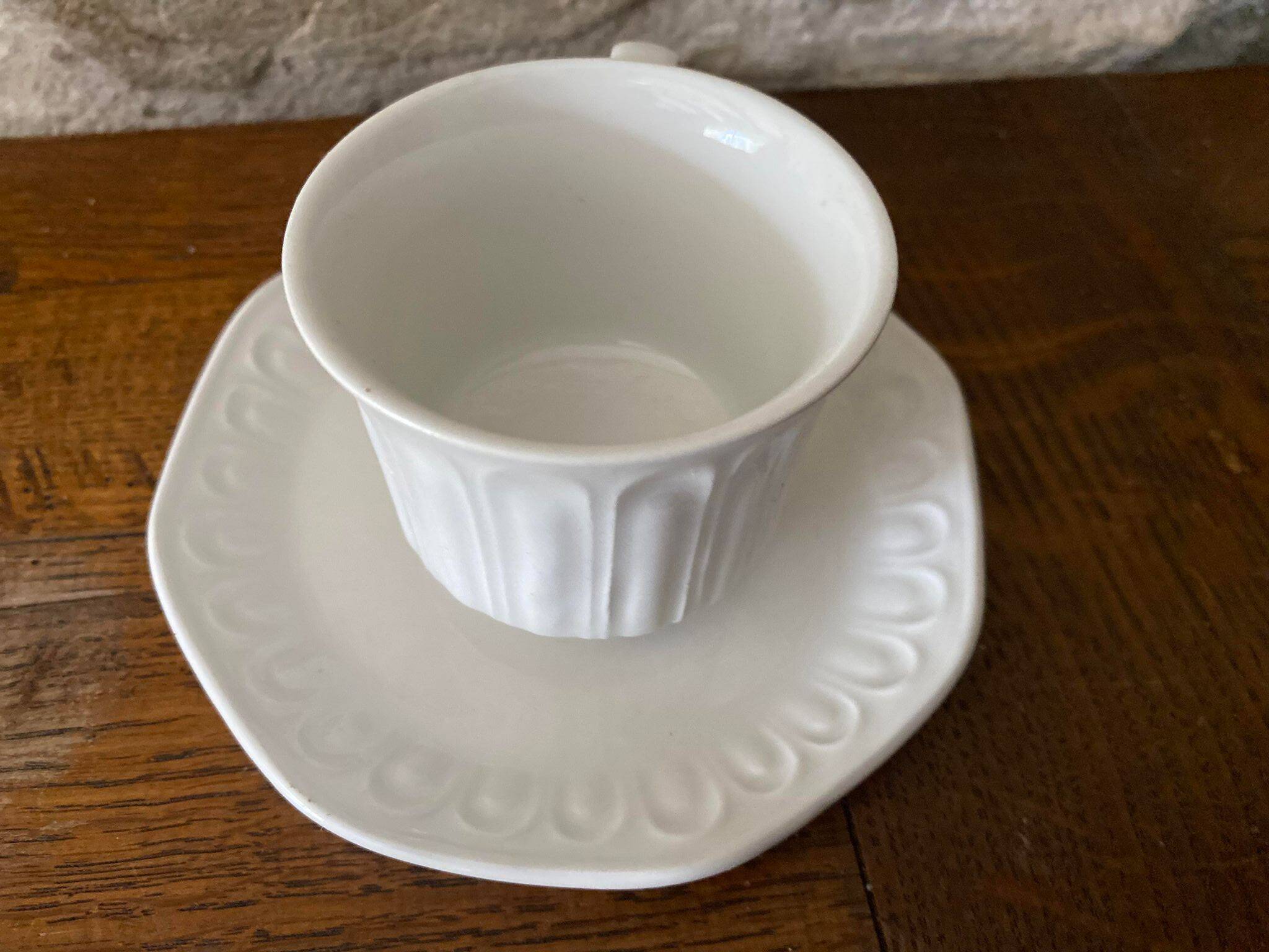 Set of 2 Spanish White Alfar Etrusco Cups and Saucers