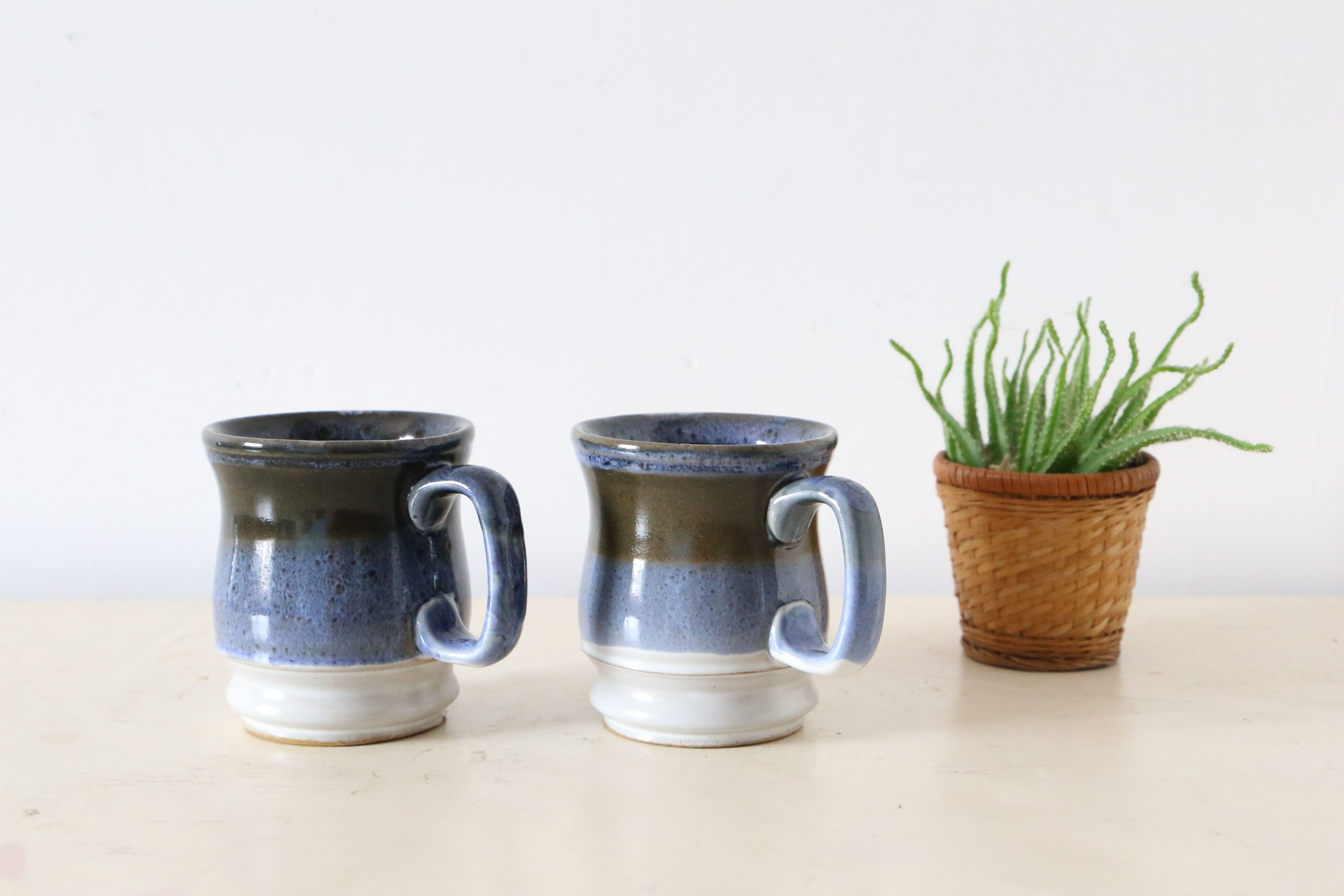 Set of 2 mugs in stoneware, artisanal pottery, made in England, vintage, 1980