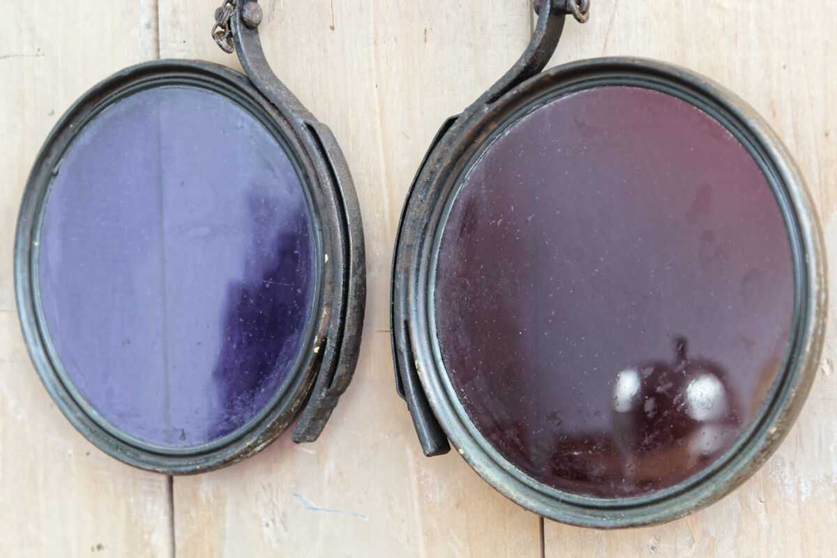 Former eyewear sign, binocles