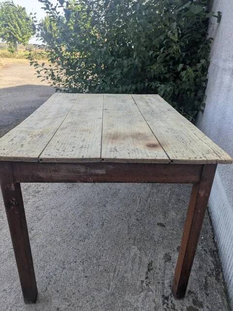 Farm table