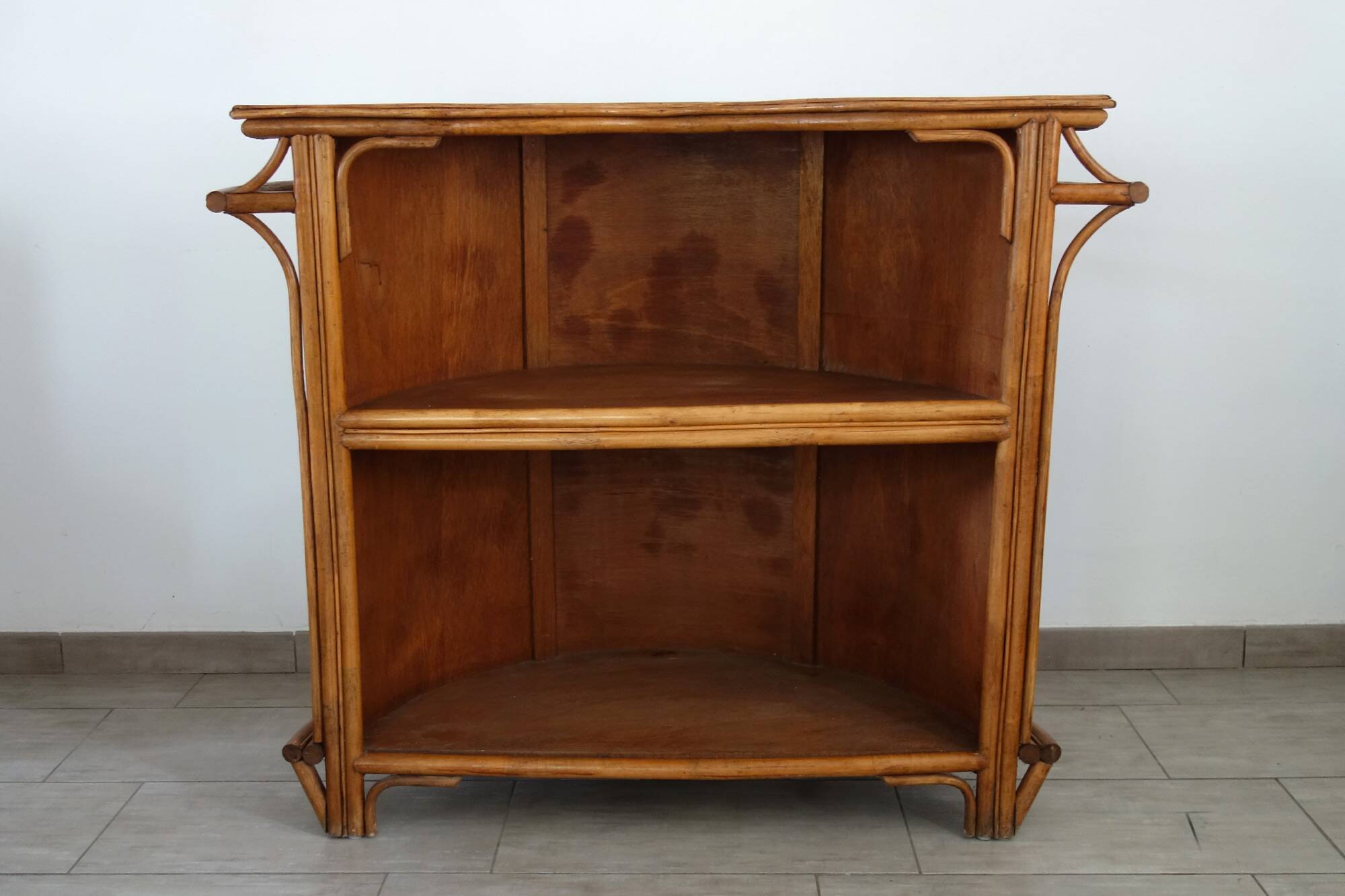 Vintage rattan bar