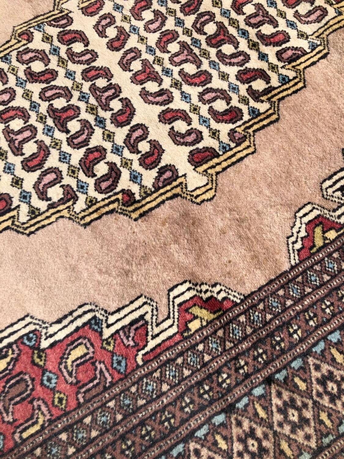 Tapis pakistanais fait main