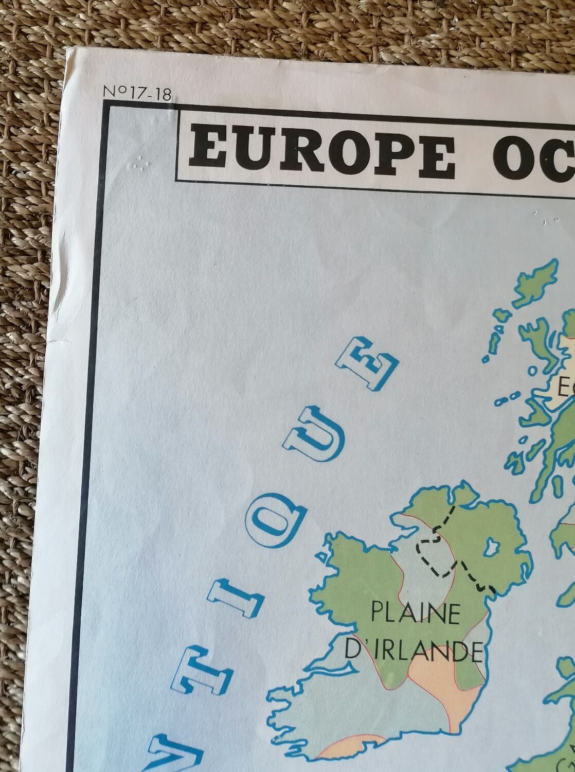 Ancienne carte scolaire rossignol de l'europe.