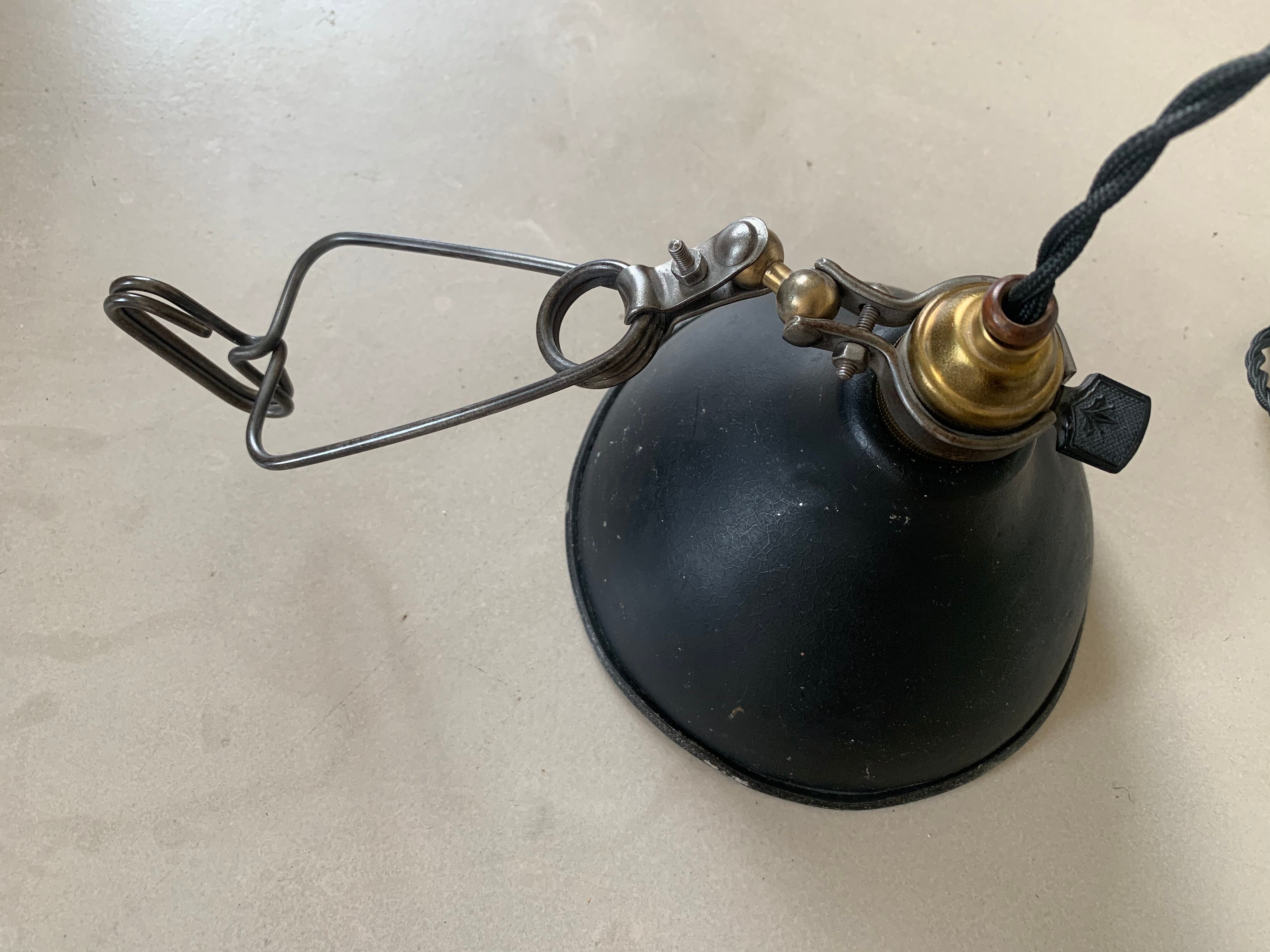 Pincer lamp / old workshop spot