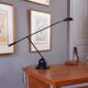 Lampe de bureau à balancier en métal noir, Italie années 1980