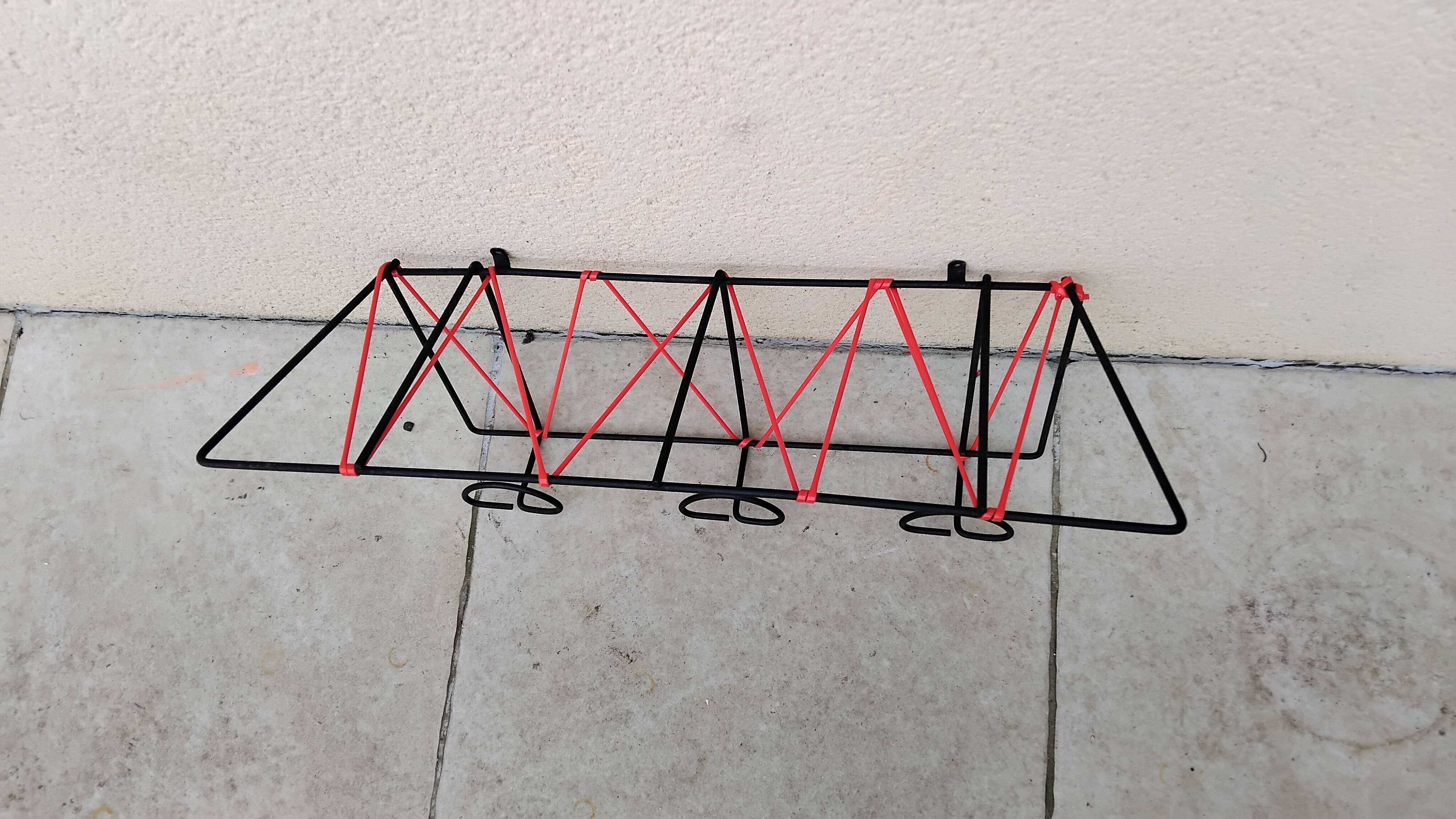Vintage metal coat rack and wall-mounted scoubidou