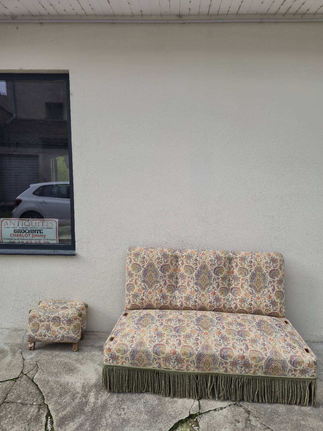 Louis Philippe style floral decor sofa bench from the nap period