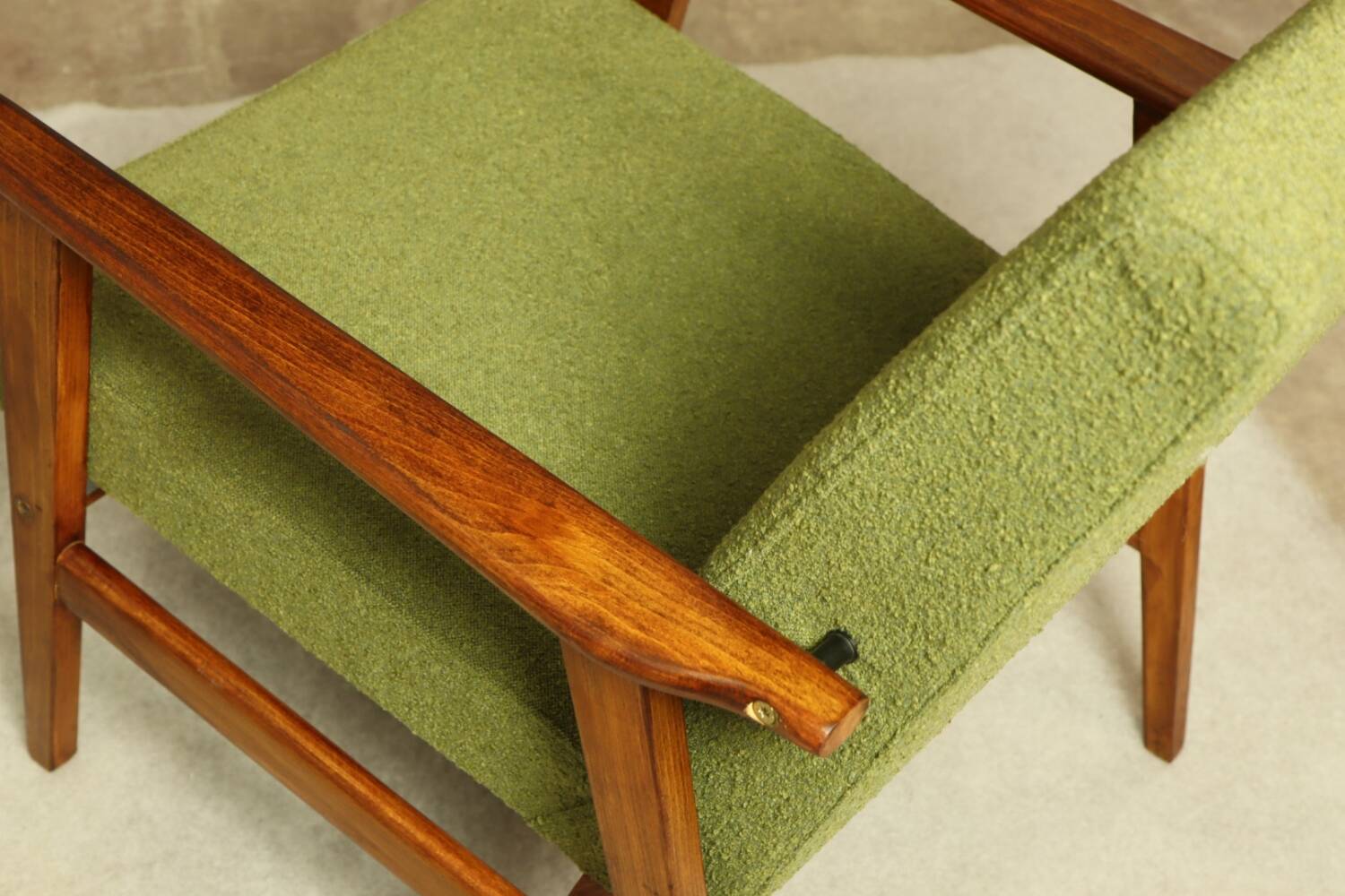 Fauteuil scandinave boucle eucalyptus vert oryginal model 1970 rénové chaise de salon moderne design milieu du siècle
