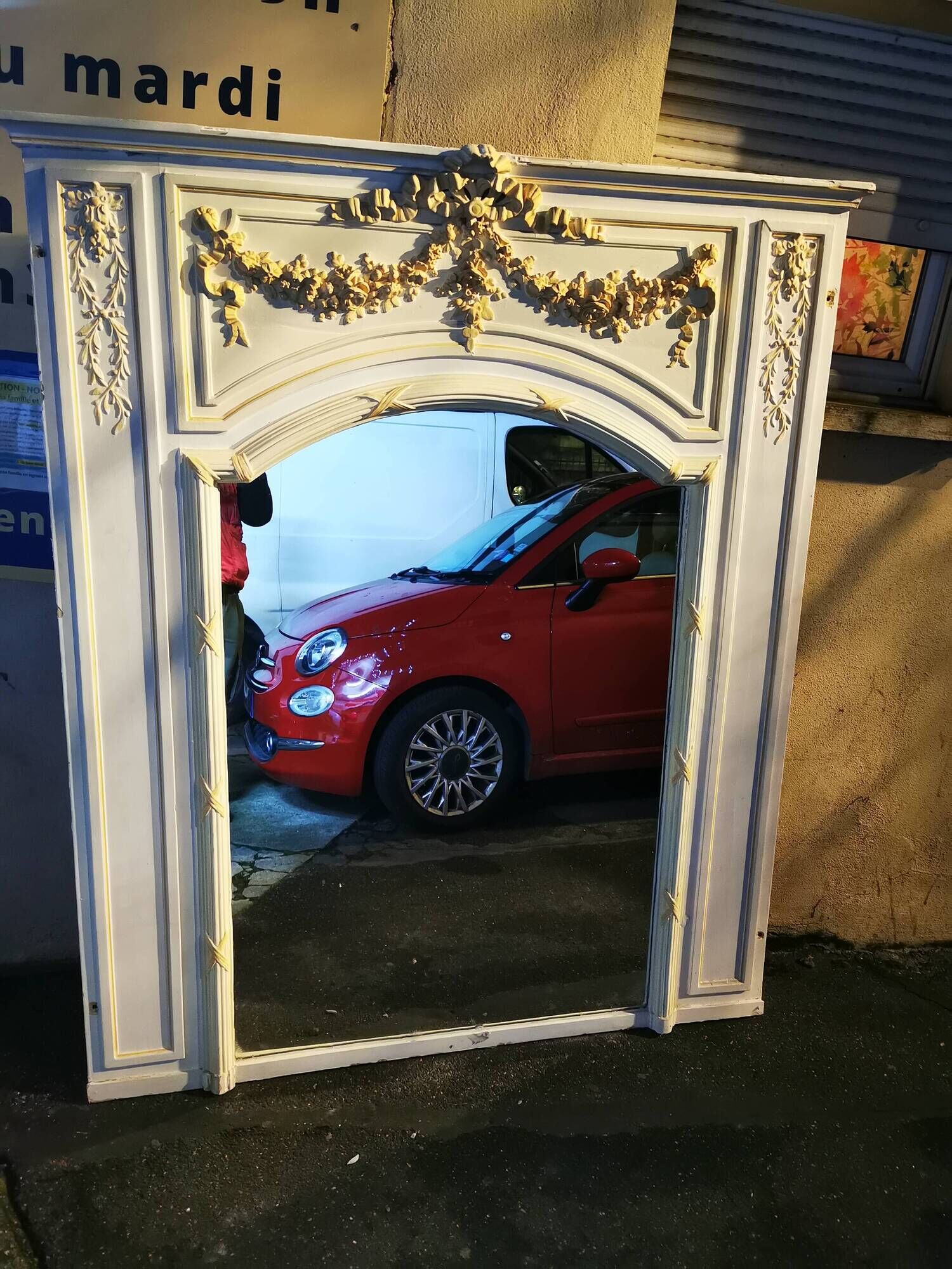 Grand miroir ancien de style Louis XVI – Trumeau décor sculpté