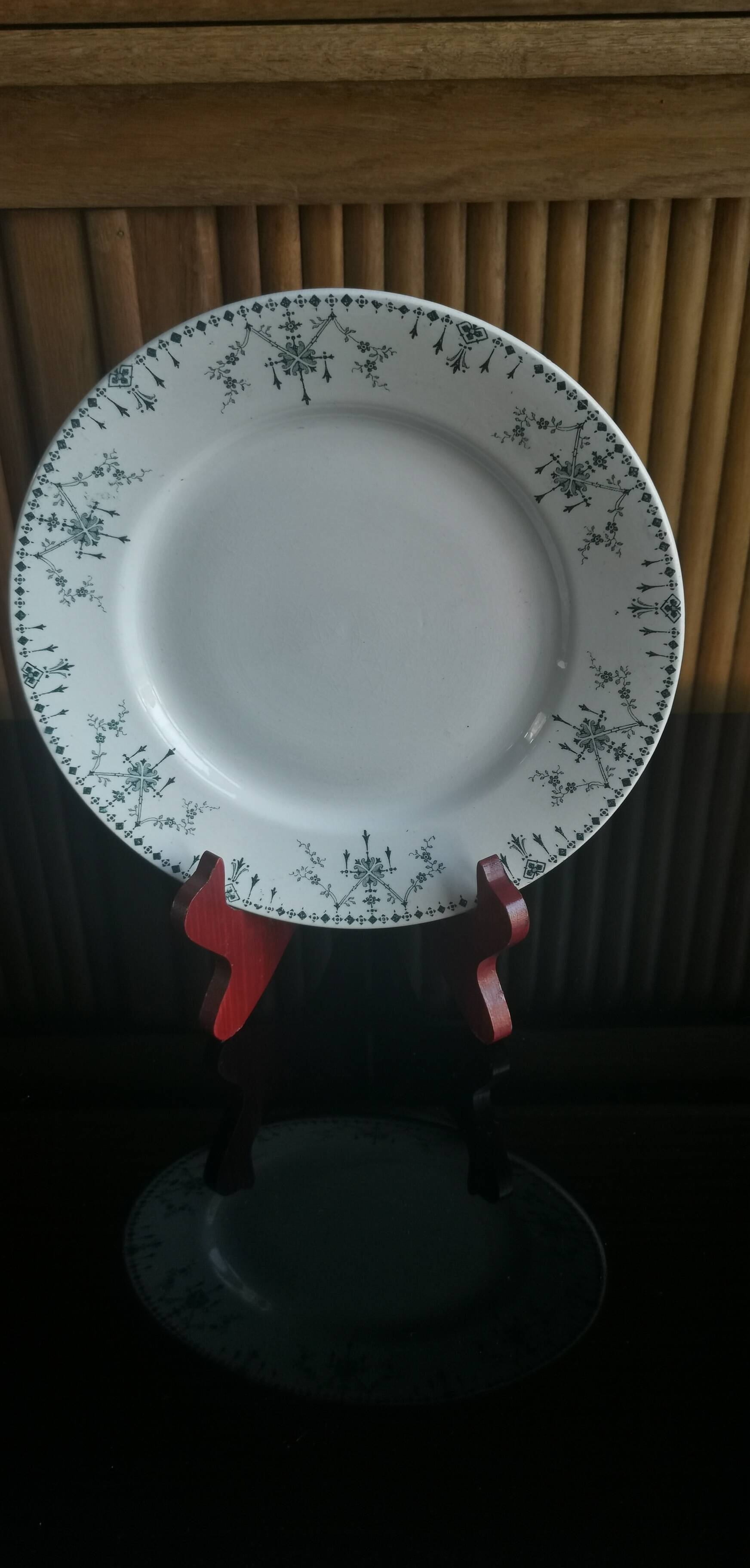 Compotier on foot signed Lunéville KG "Victoria