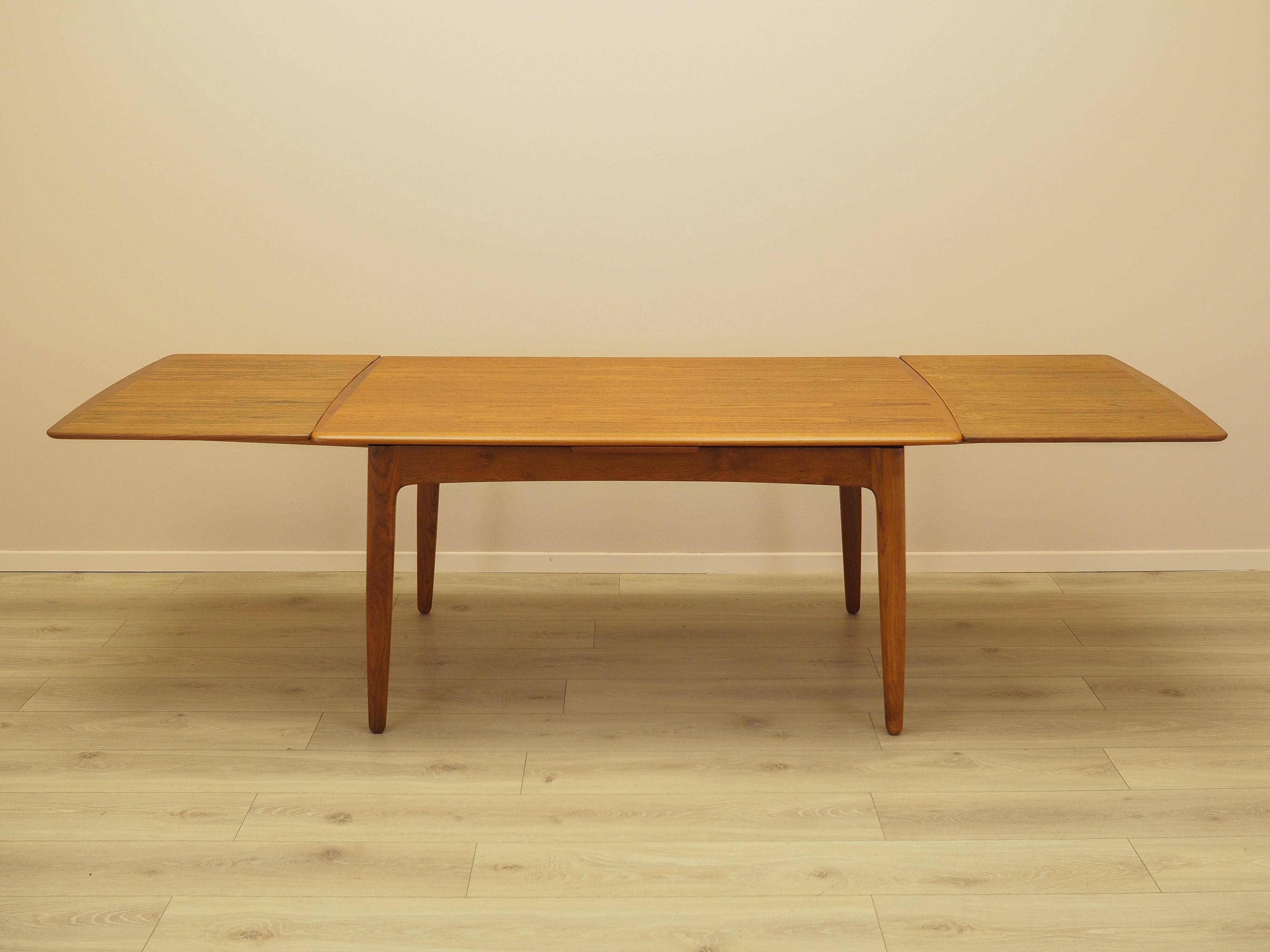 Table en teck, design danois, années 1970, fabriquée au Danemark