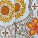Lot de deux tables en bois avec dessus de fleurs vintage