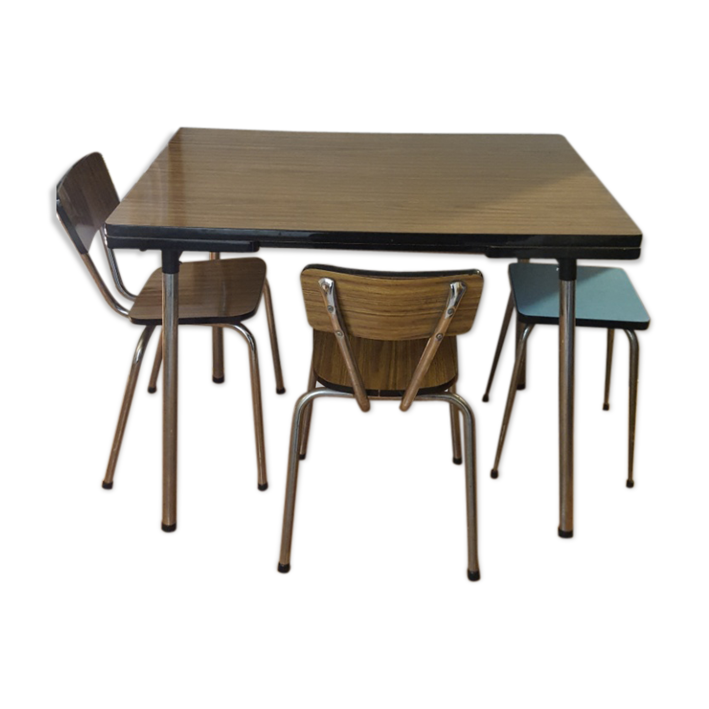 Table formica with 2 chairs and stool
