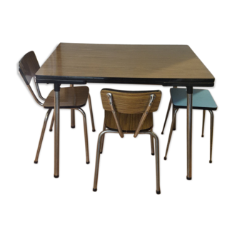 Table formica with 2 chairs and stool