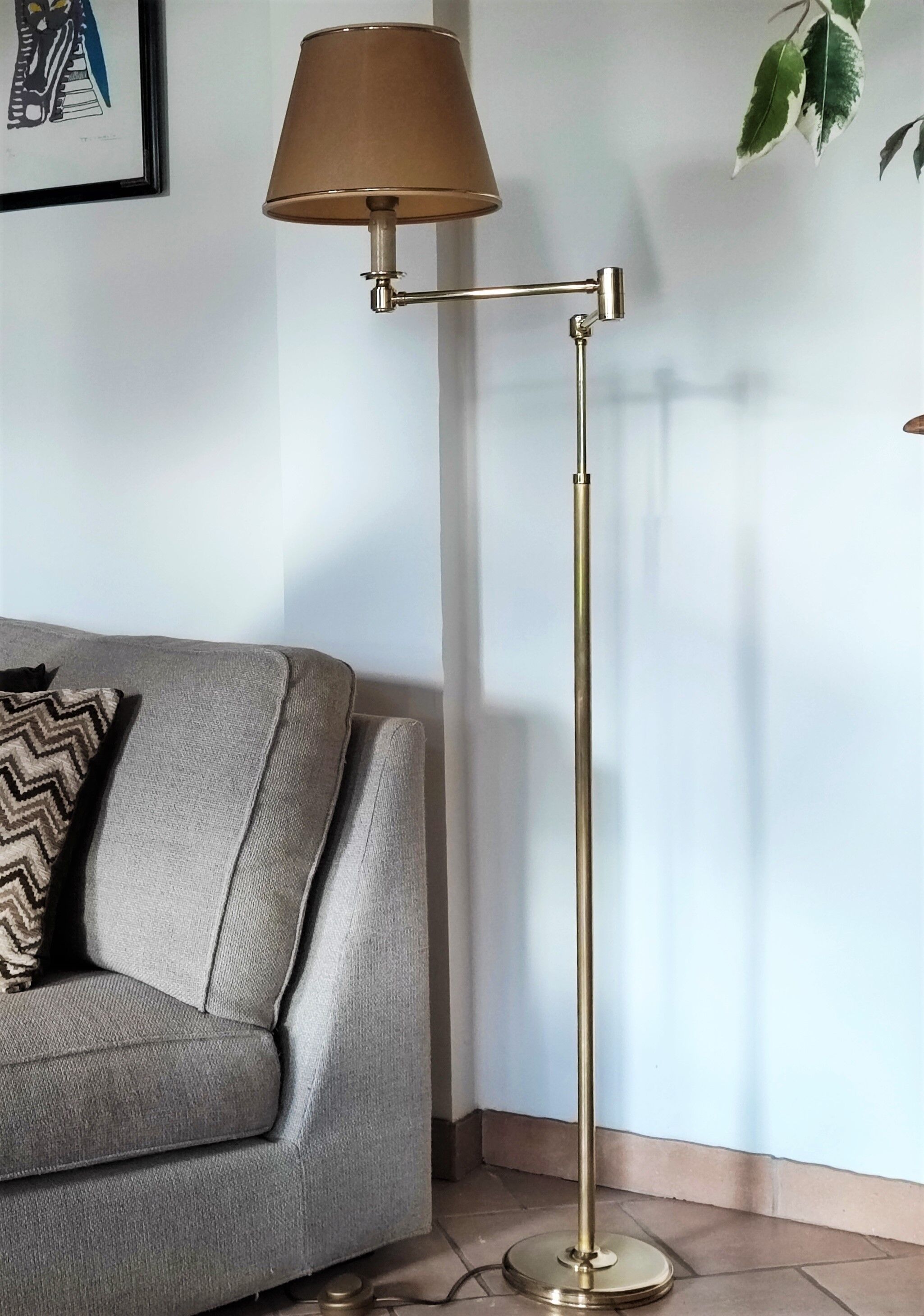 Brass e-reader floor lamp