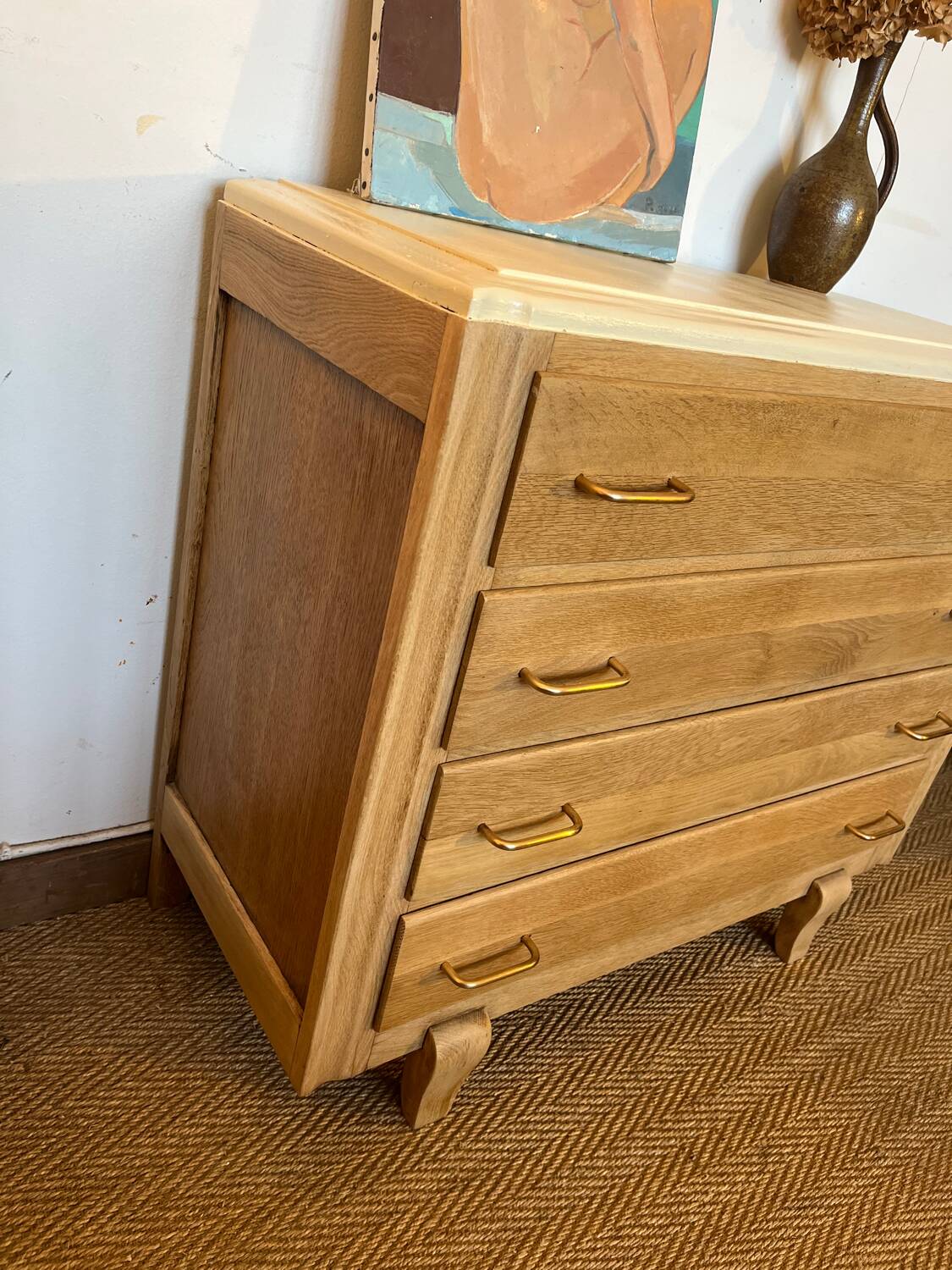 Vintage chest of drawers in wood and golden brass handles