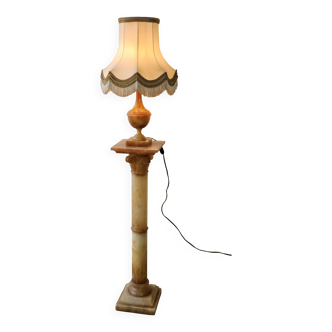 Colonne et lampe en albâtre néoclassique vintage avec abat-jour en soie - années 60