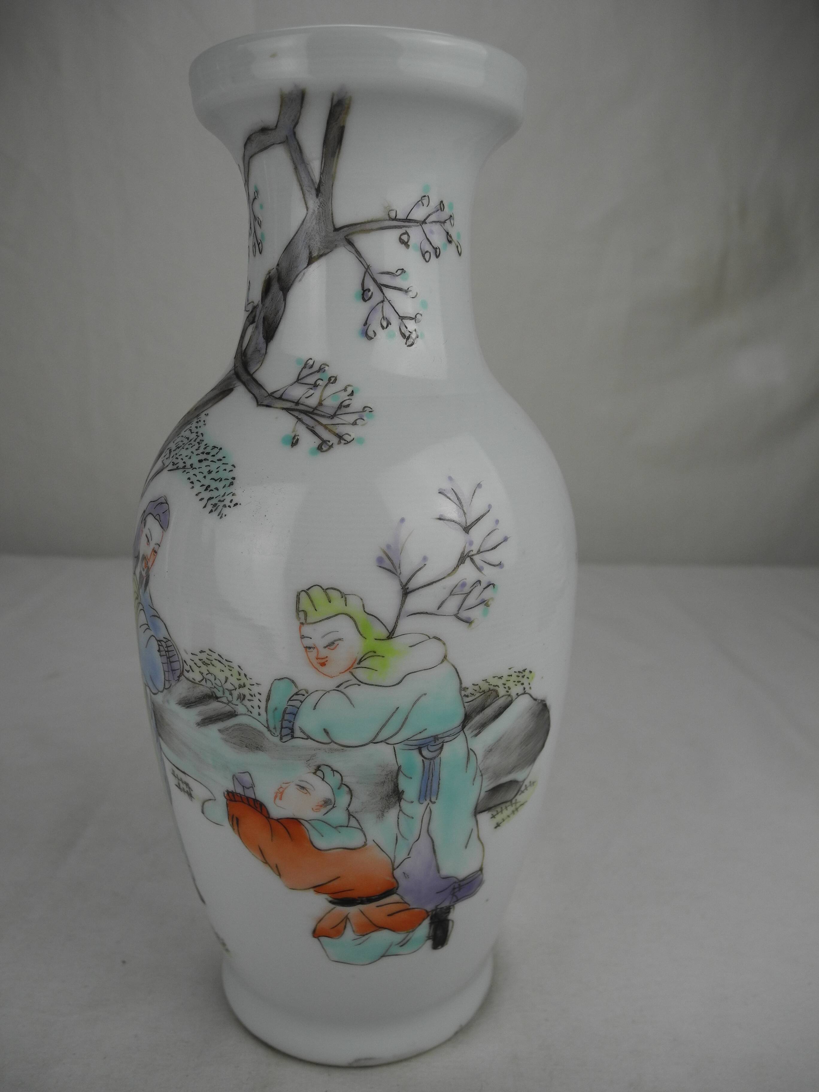 Antique porcelain vase, vintage Chinese porcelain vase