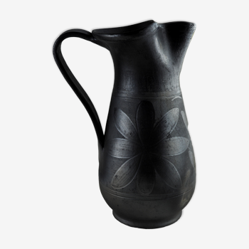 Pichet noir à fleur stylisée - poterie noire de Bisalhães - XXème