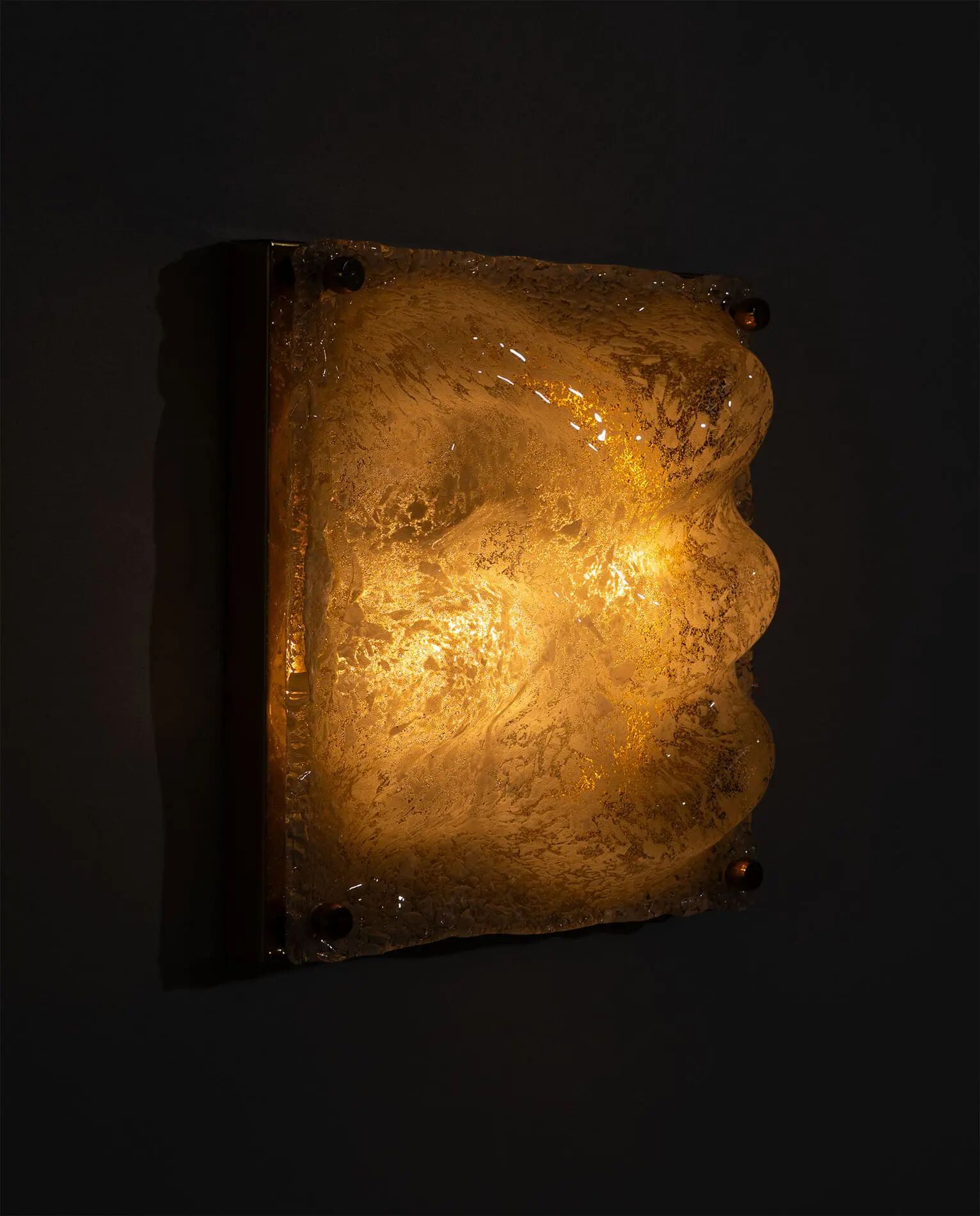 Sculptural Murano ice glass wall lamp, Italy 1970