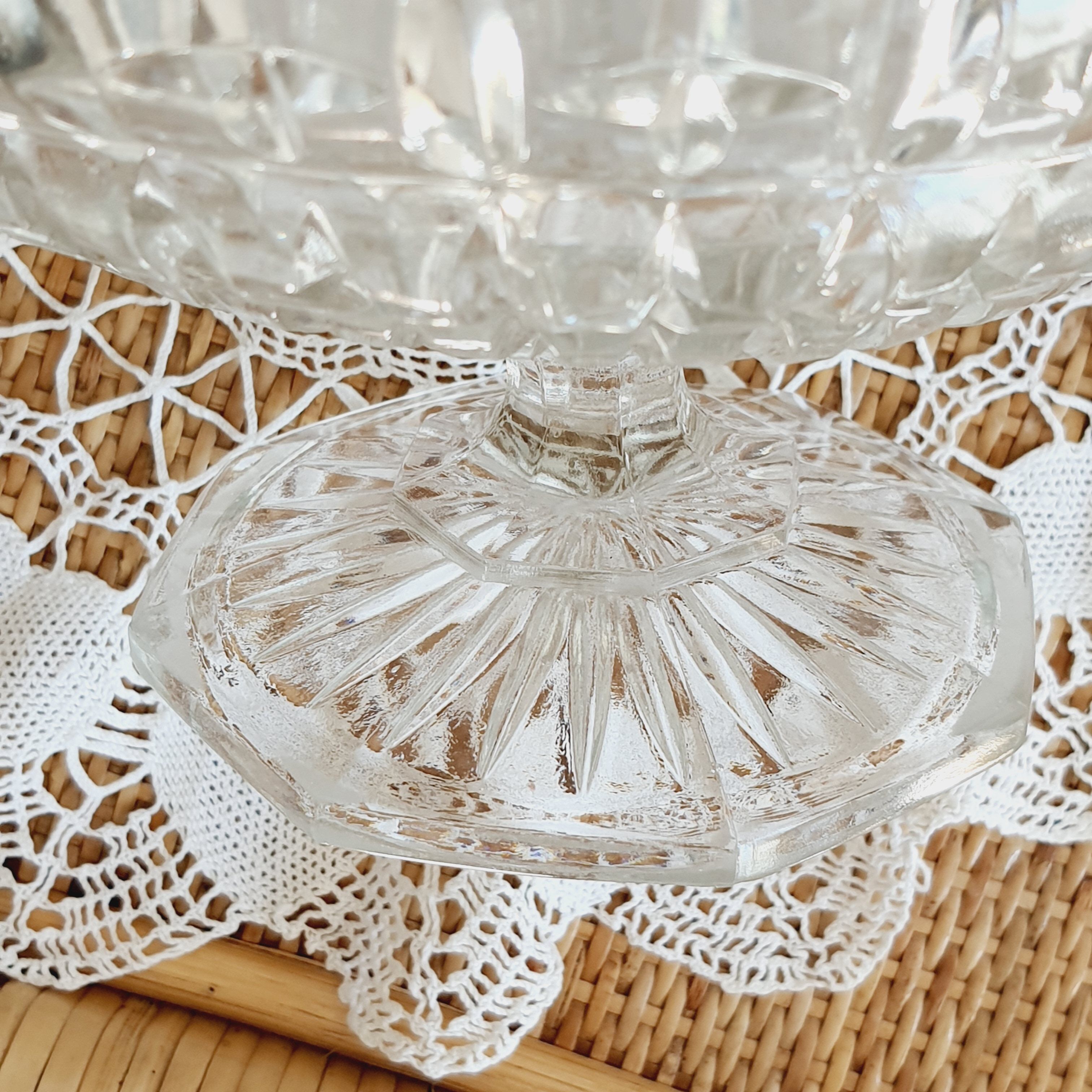 Hollow dish on piedouche with 2 glass handles