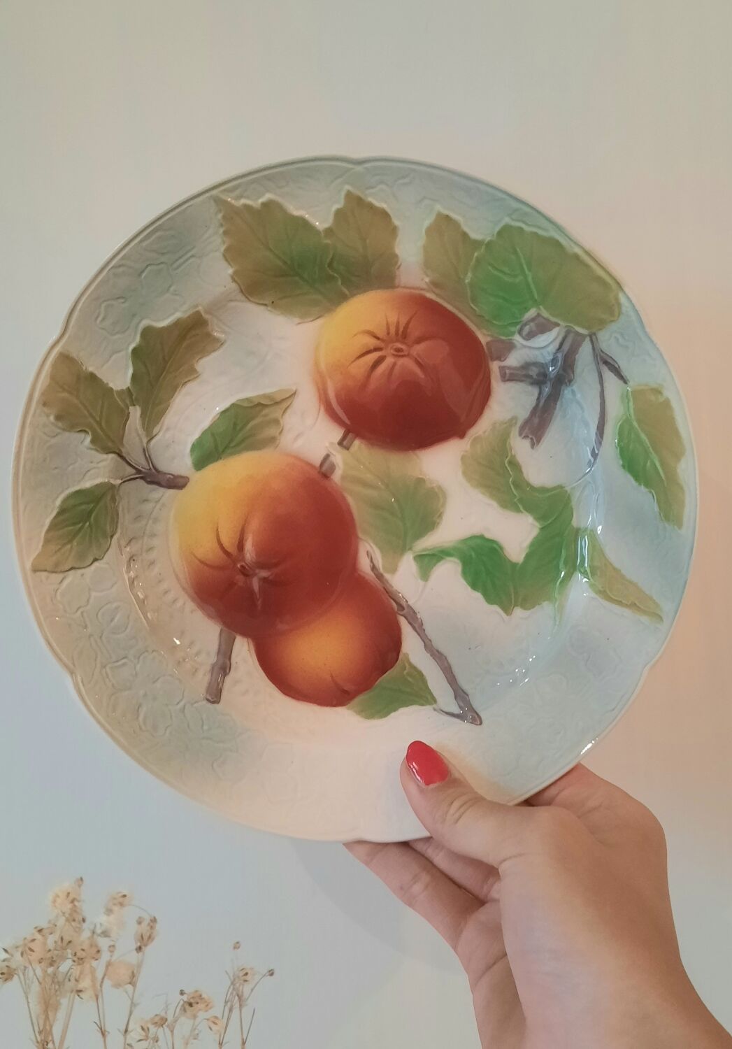 Assiette en barbotine