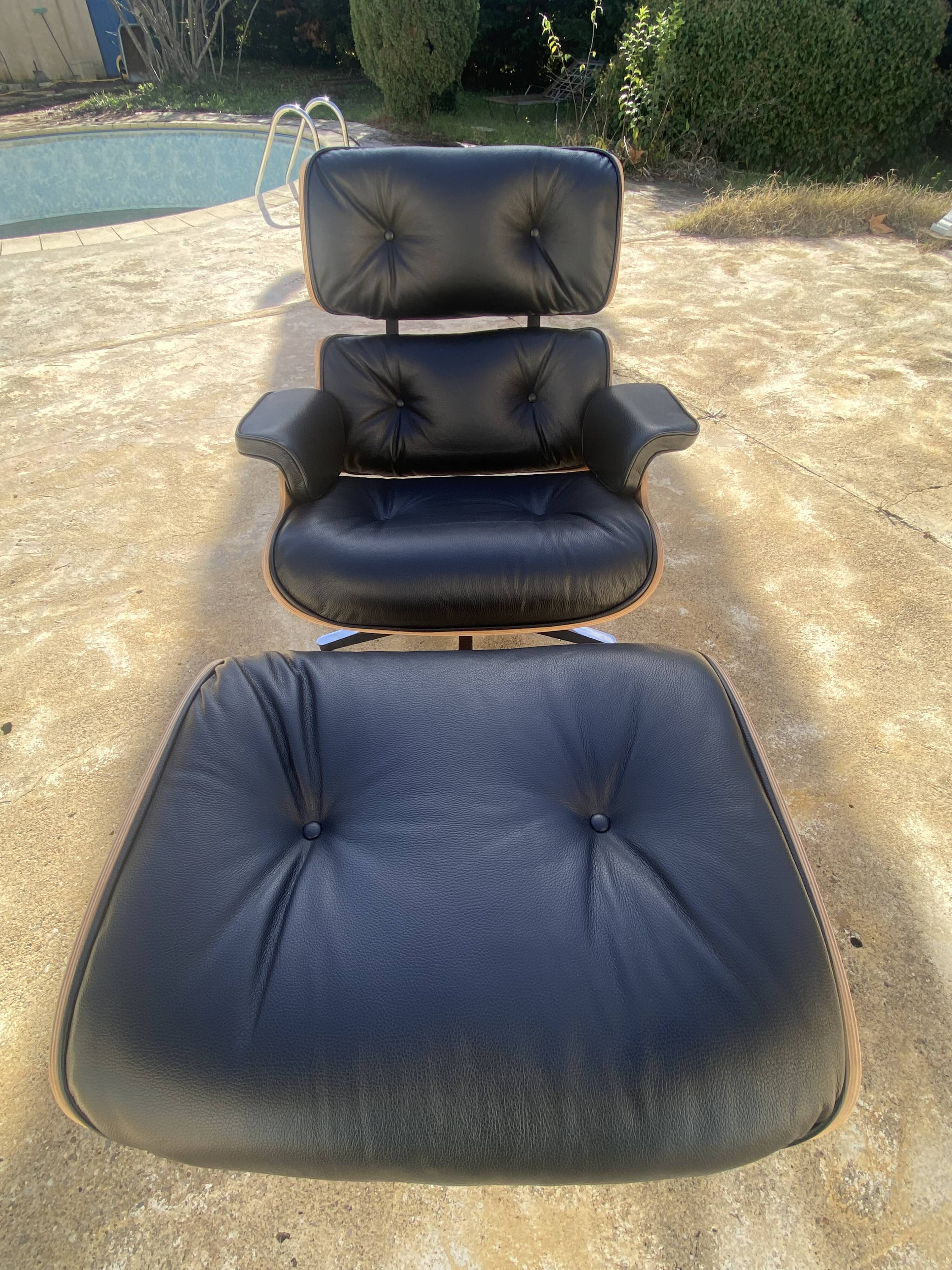 Fauteuil et Ottoman Charles Eames noir, Herman Miller, 2010