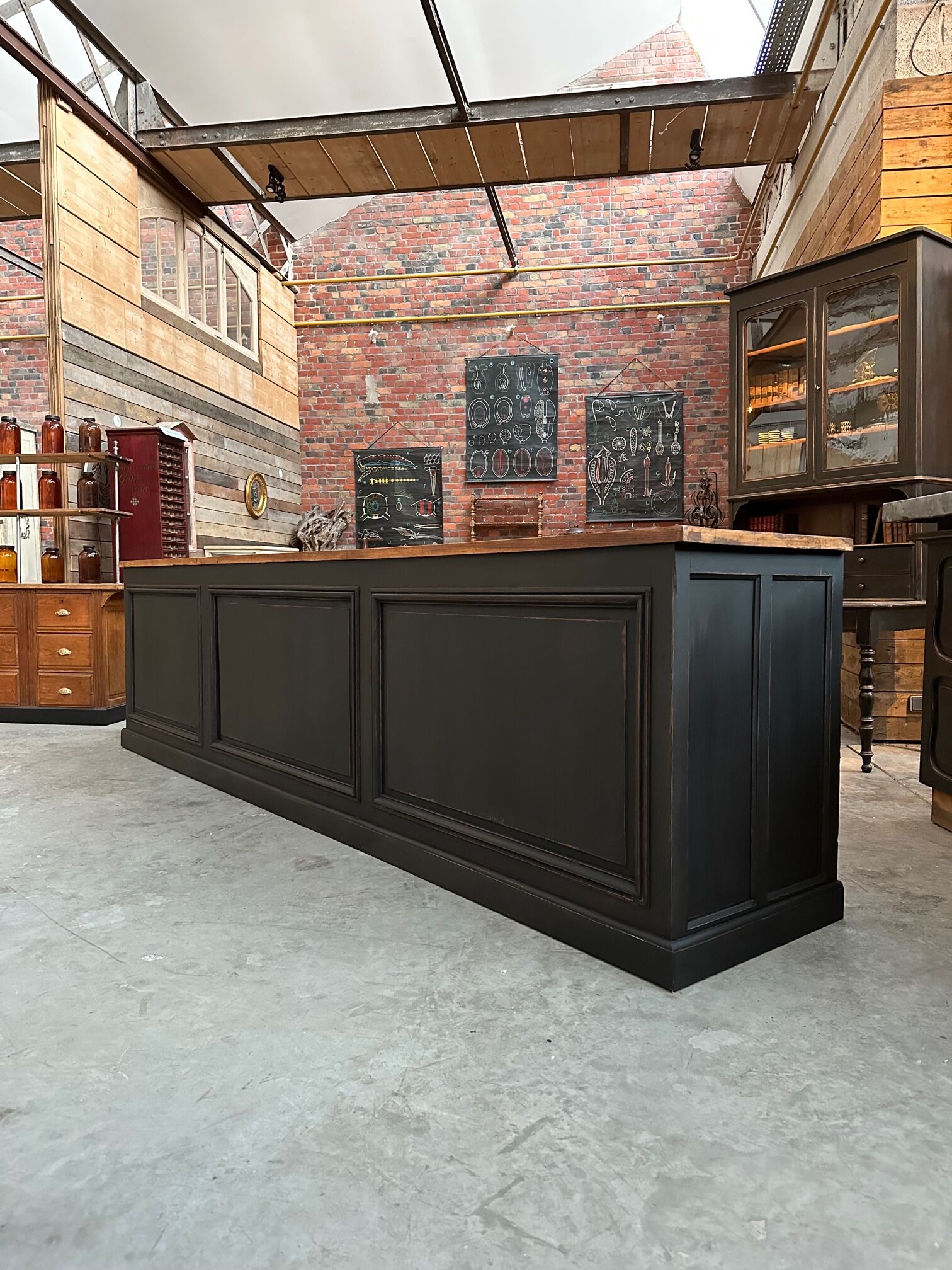 Counter early twentieth oak