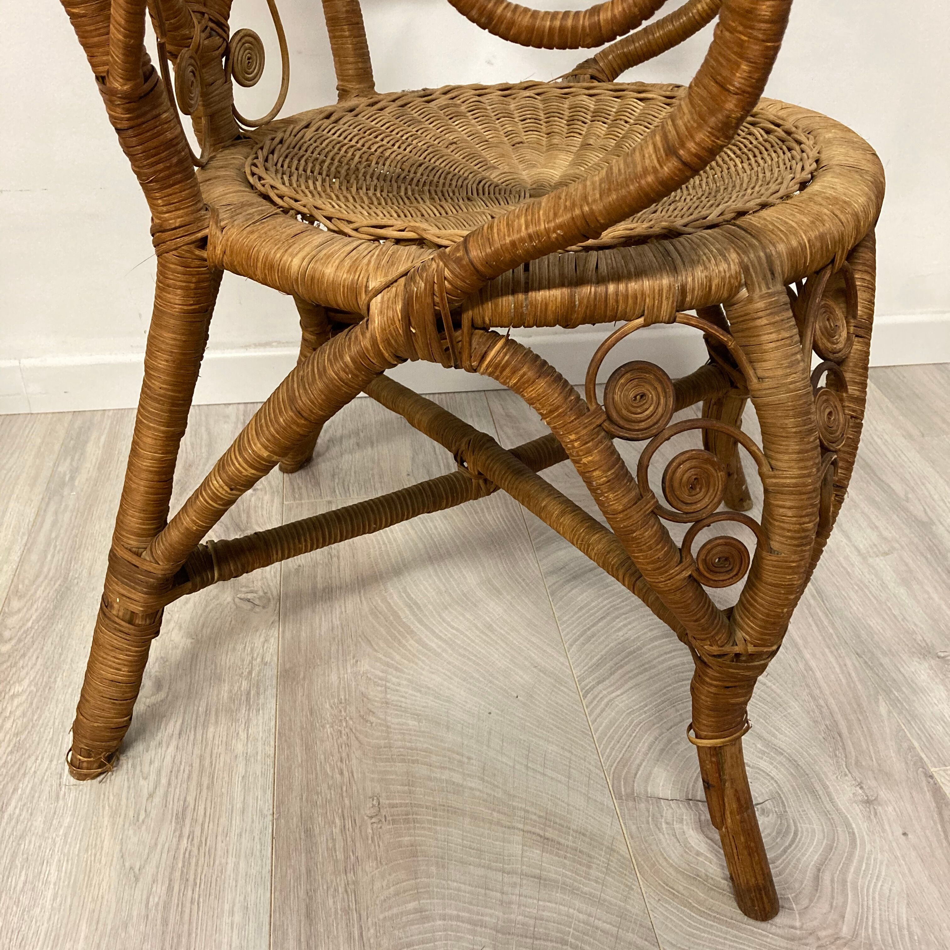 Peacock chair with armrests