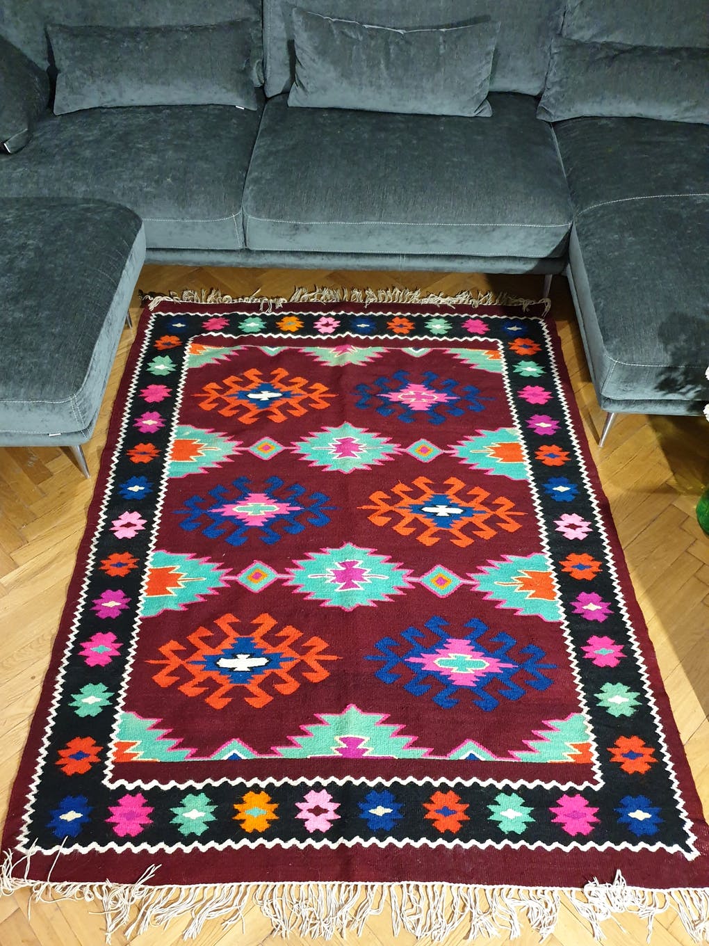 Tapis kilim brun et turquoise roumain avec des couleurs d'accent faites dans des maramures 140x190cm