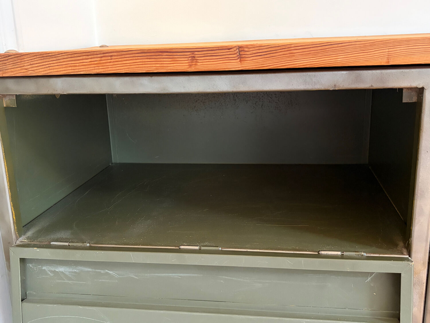 Storage furniture in steel and wood