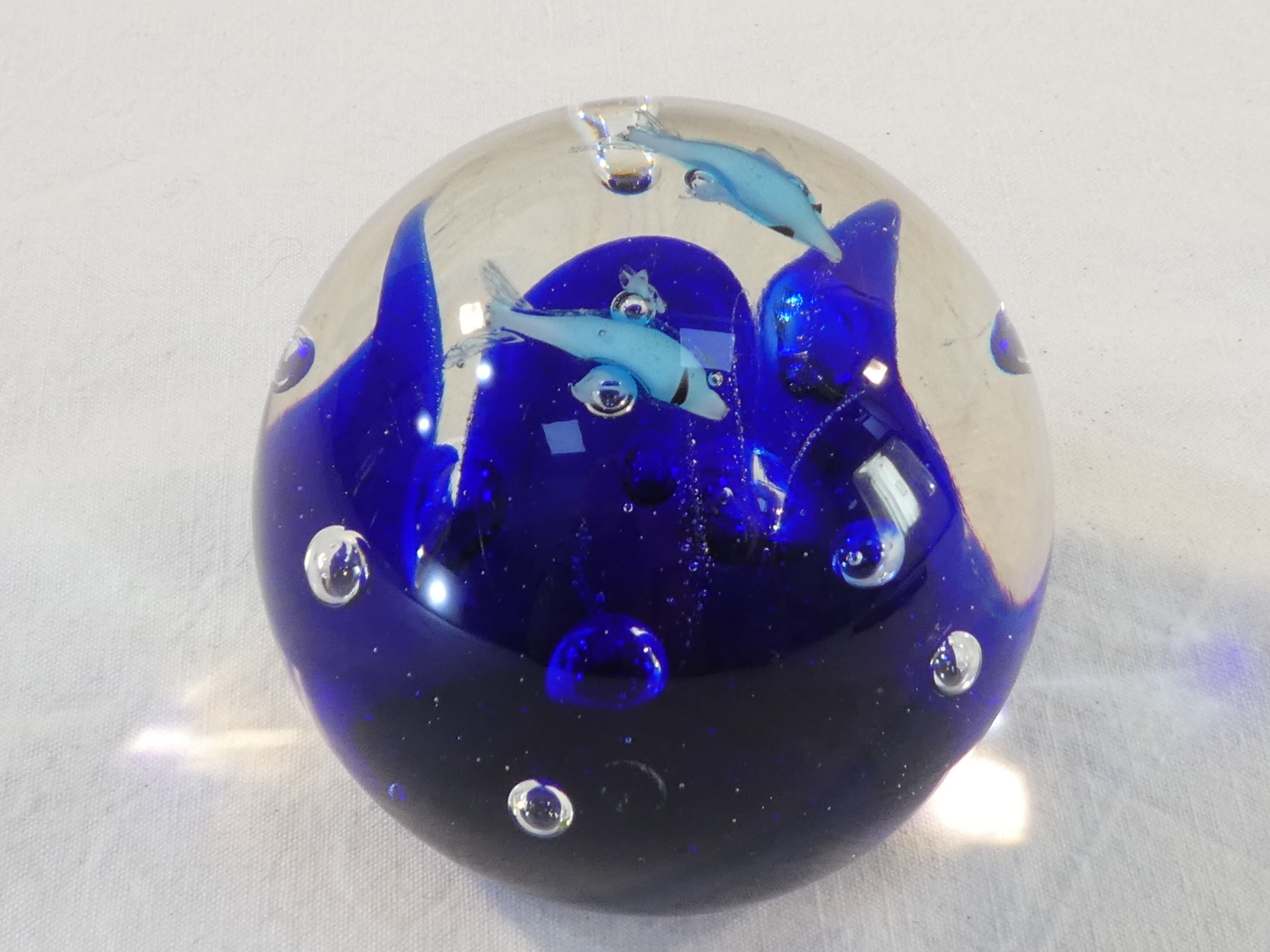 Sulphide / Paperweight THE DOLPHINS with blue background nº2