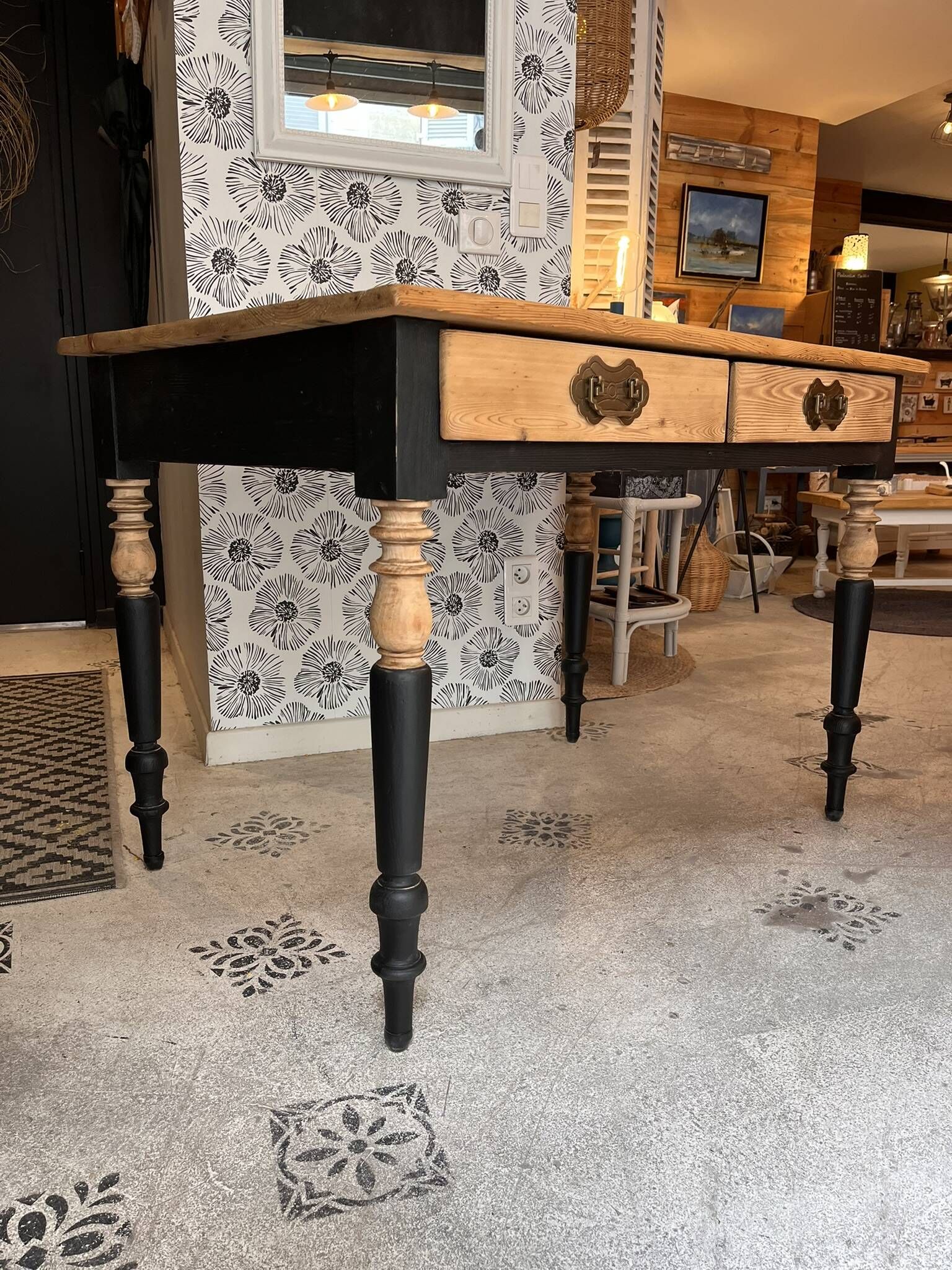 Bureau vintage en bois massif, 2 tiroirs