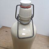 Bouteille en grès vernissée blanche